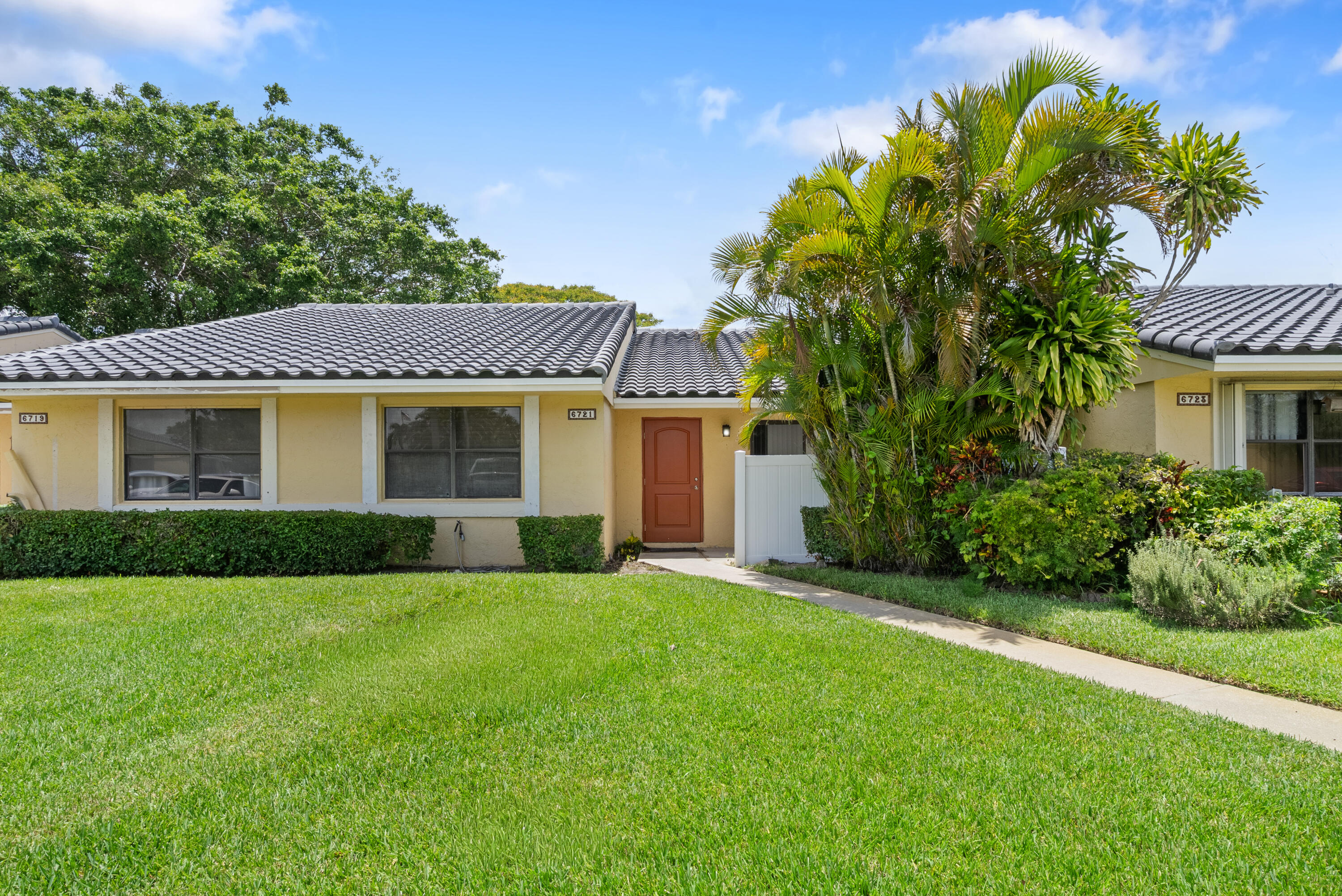 6721 Bridlewood Court