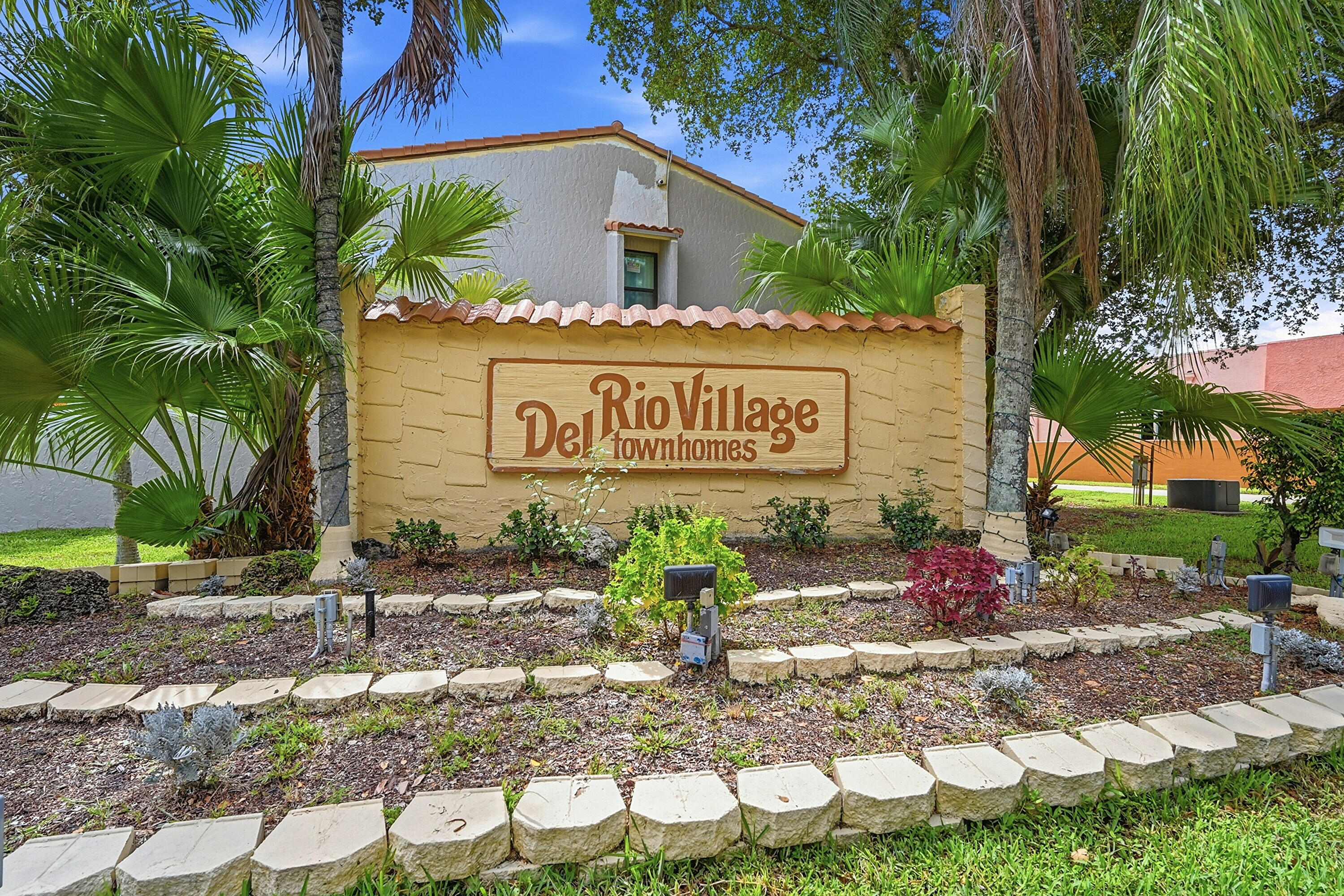 4012 Del Rio Way