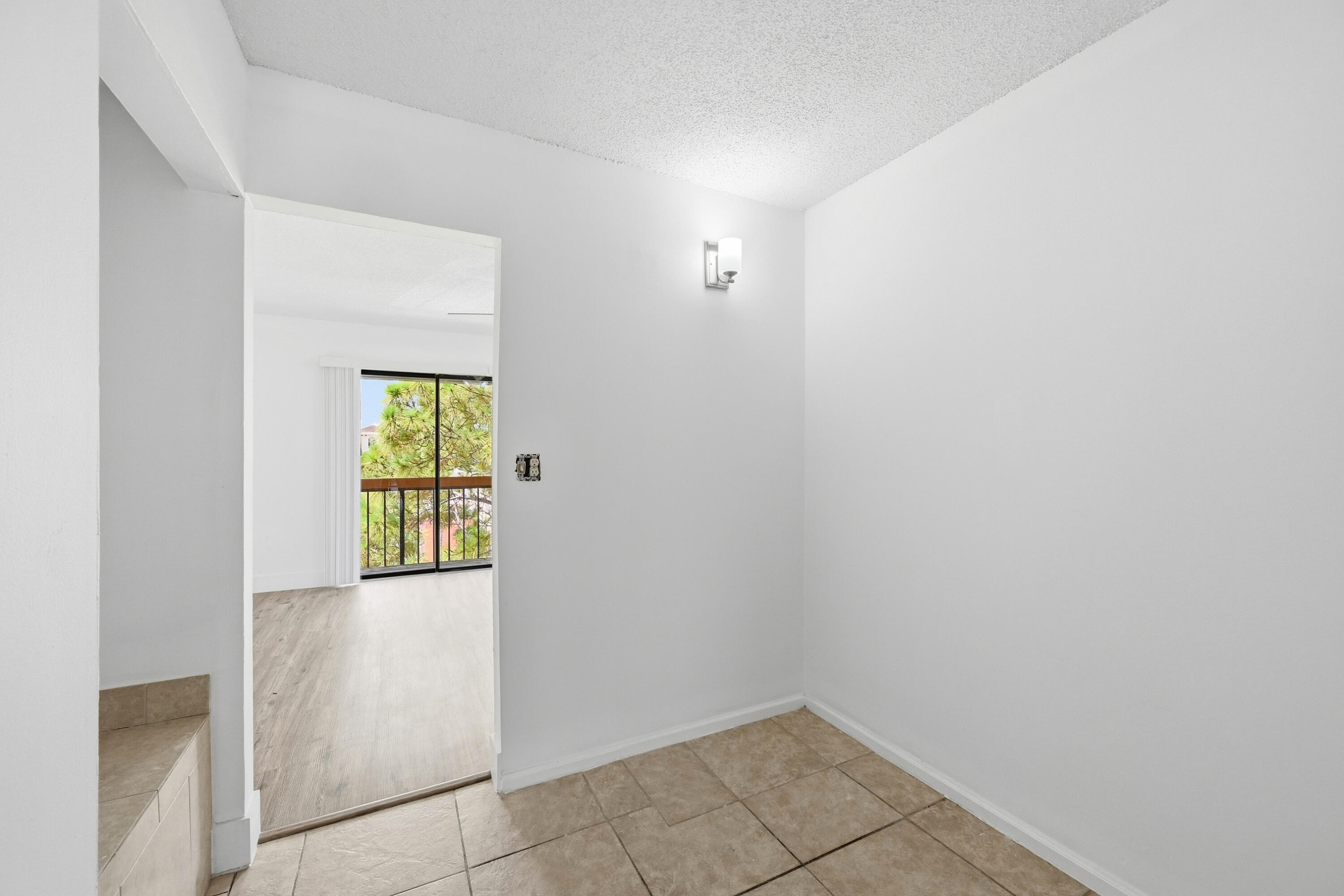 4012 Del Rio Way