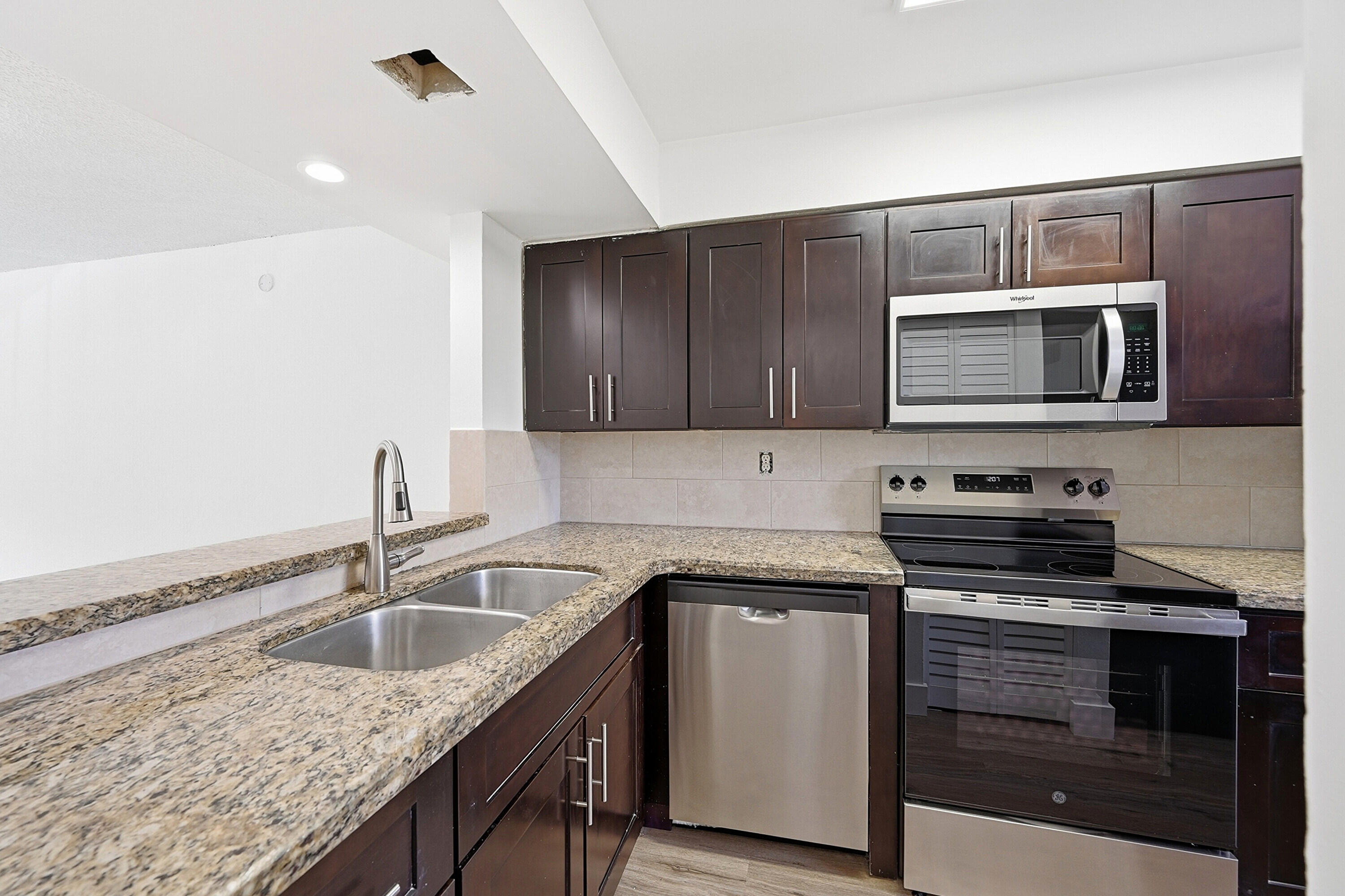 4012 Del Rio Way
