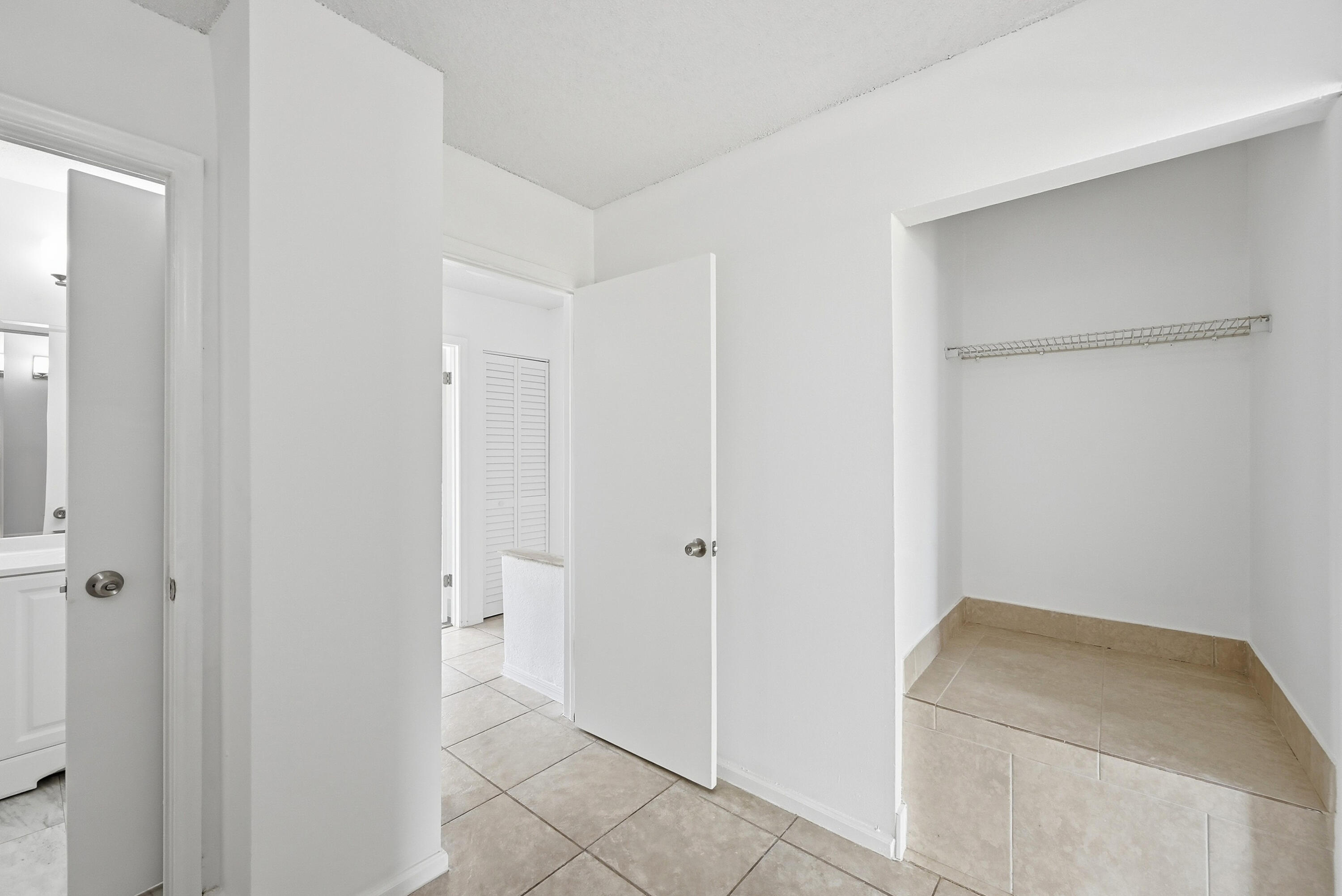 4012 Del Rio Way