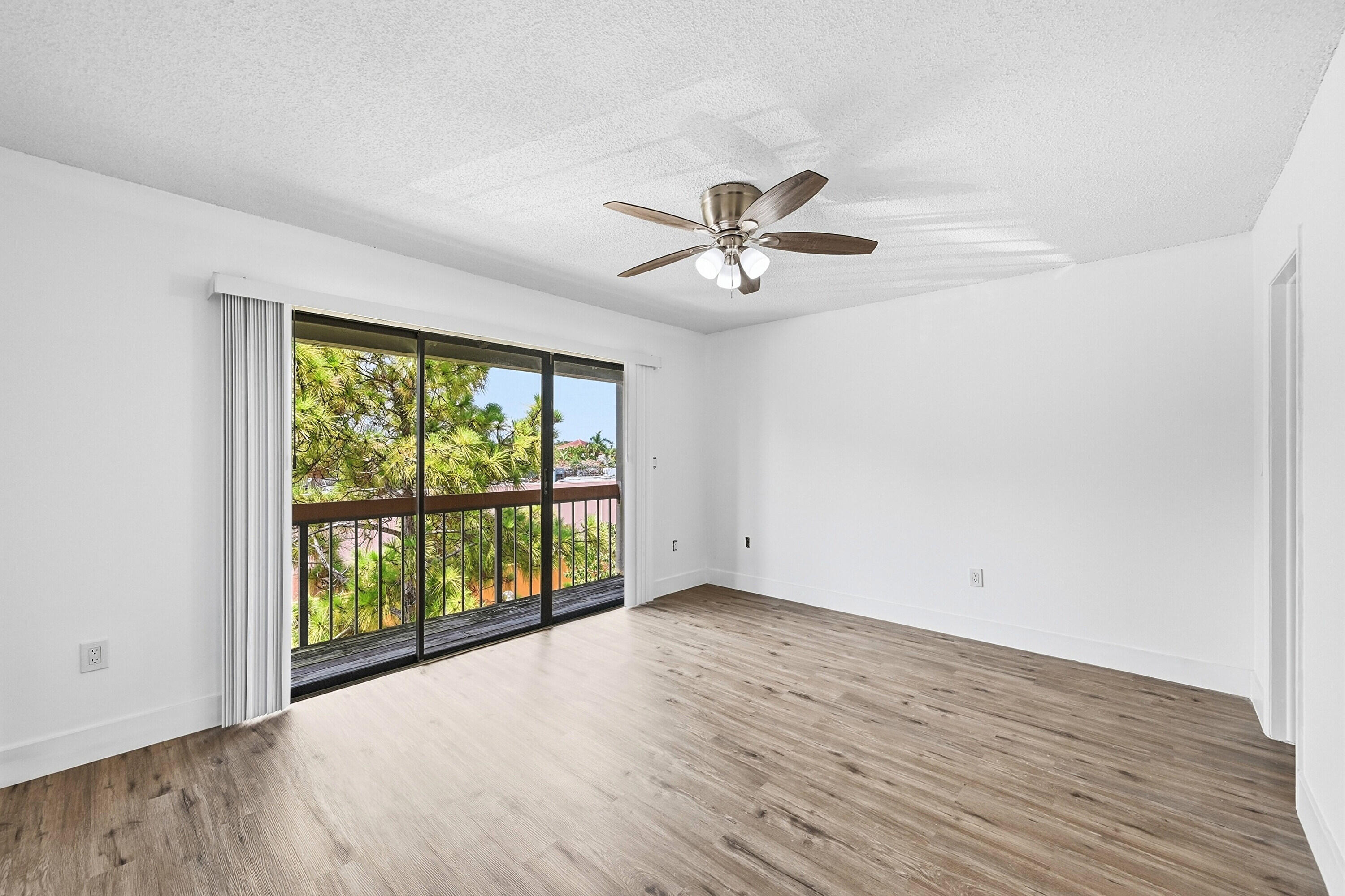 4012 Del Rio Way