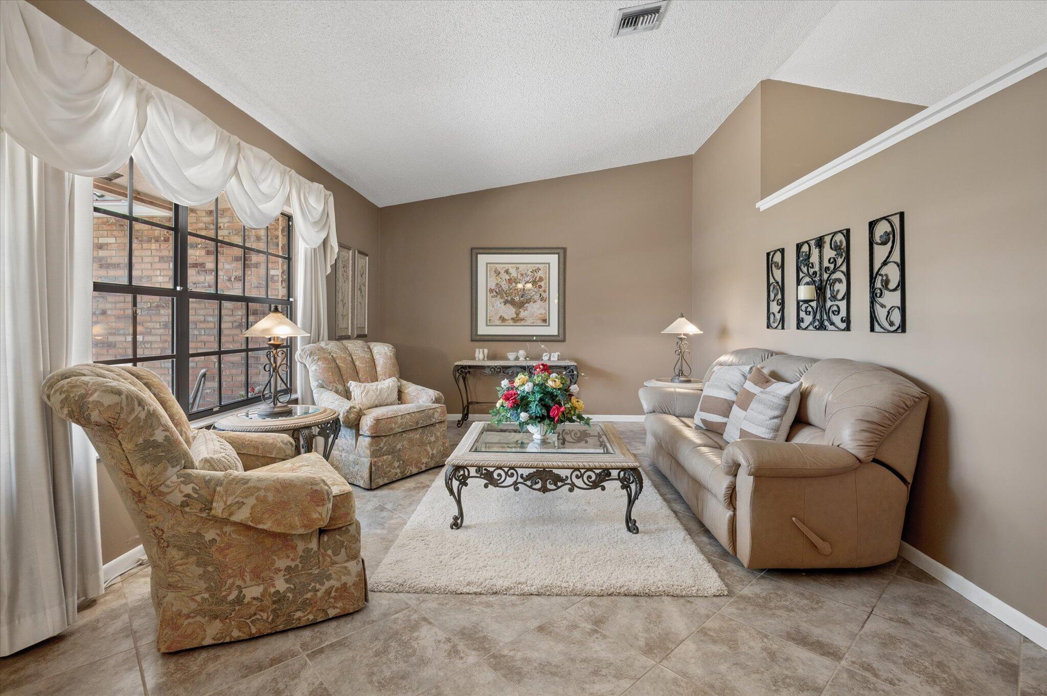 10884 NW 17TH Manor