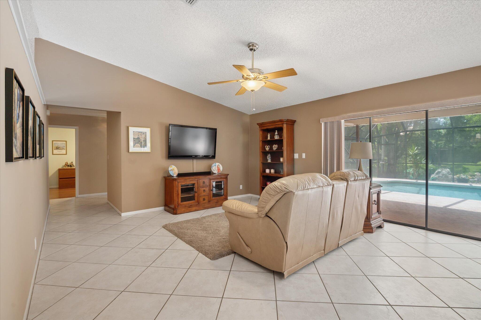 10884 NW 17TH Manor