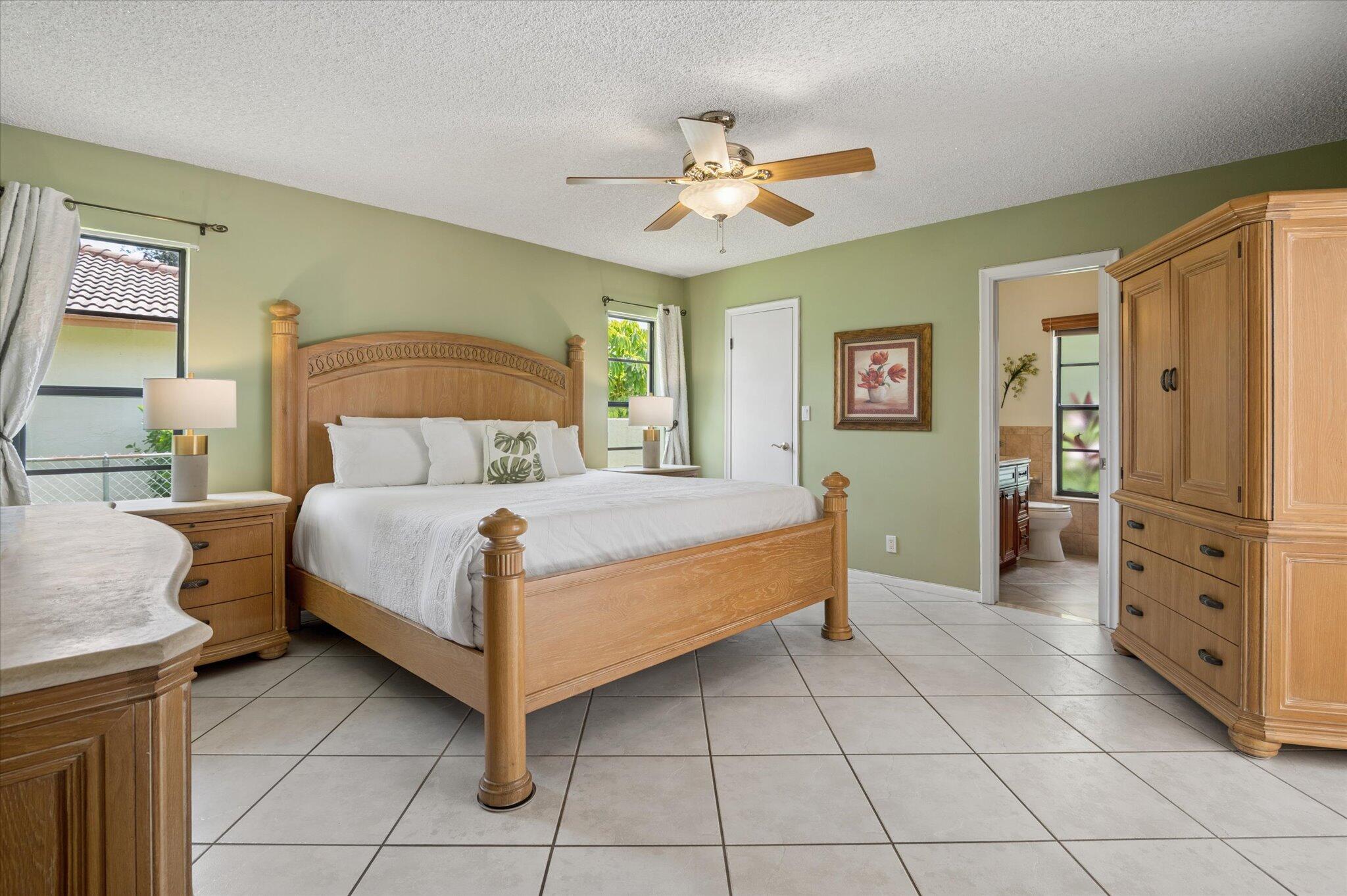 10884 NW 17TH Manor