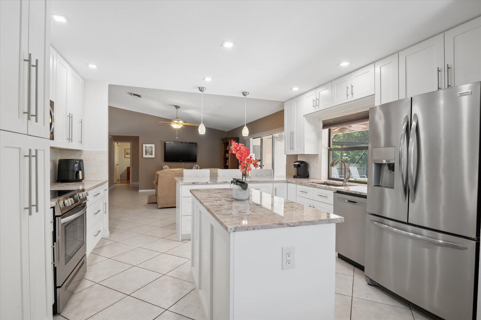 10884 NW 17TH Manor