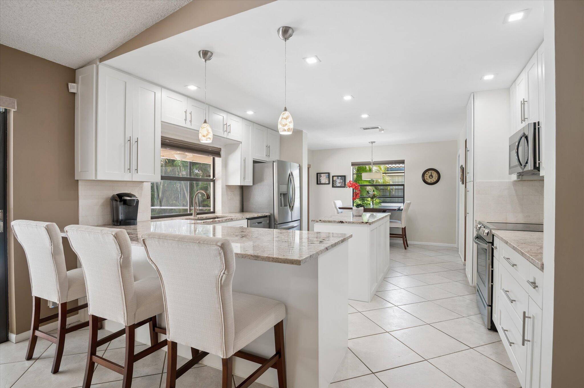 10884 NW 17TH Manor