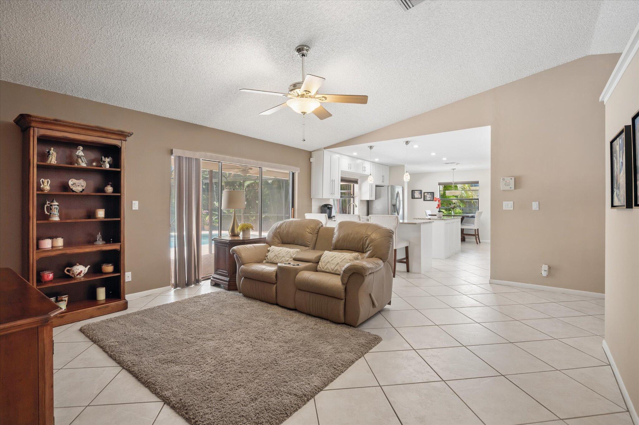 10884 NW 17TH Manor