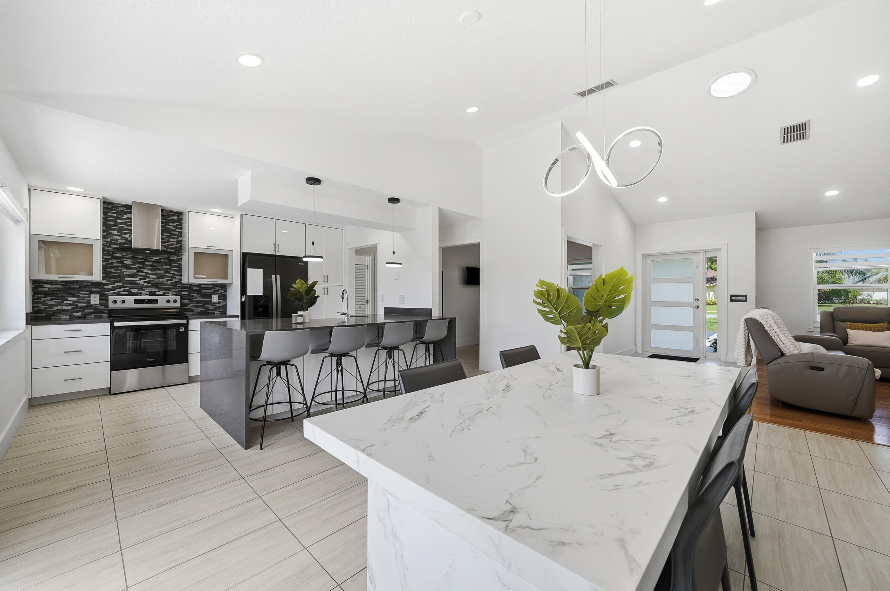 25 CEDAR Circle