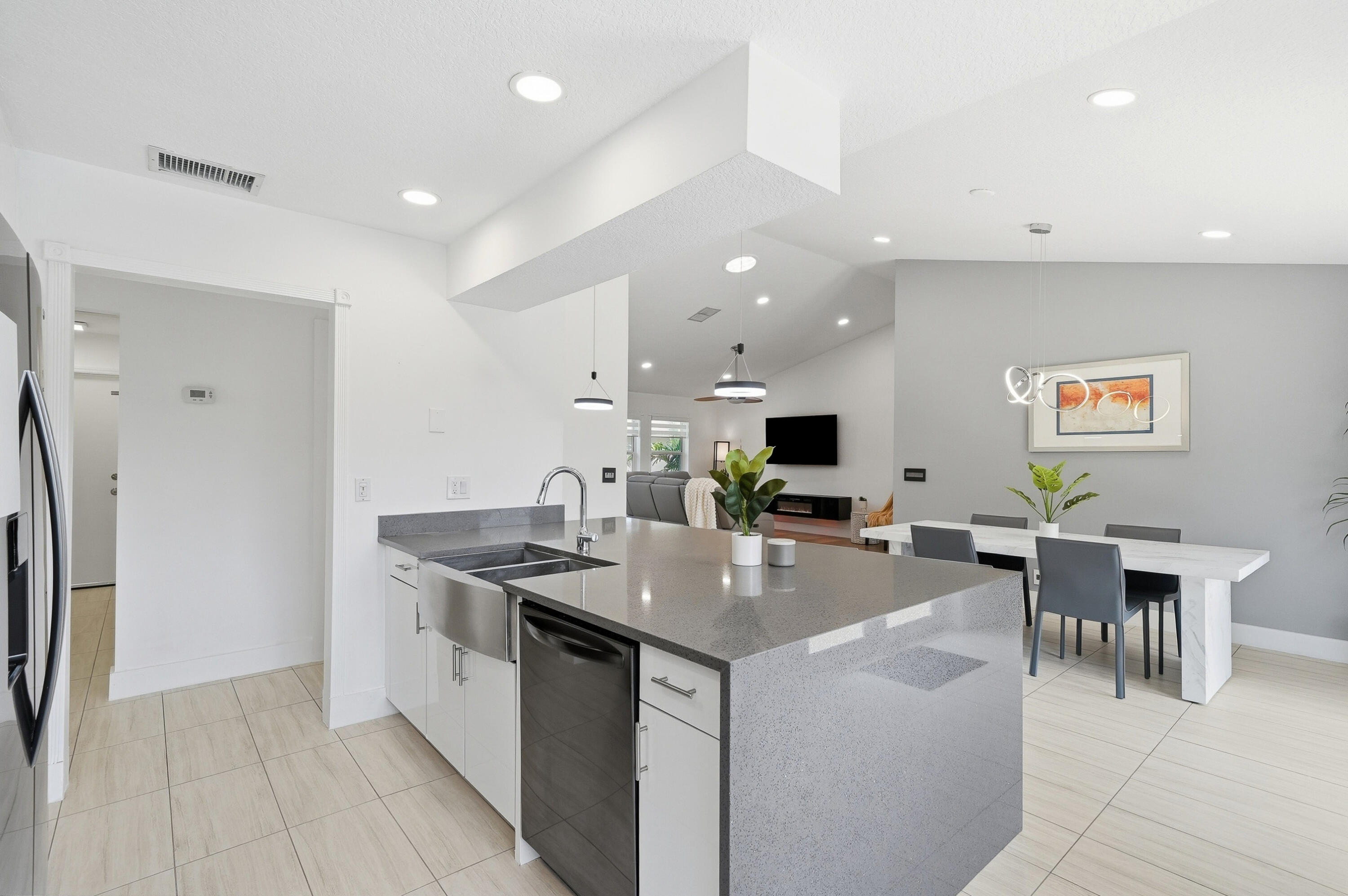 25 CEDAR Circle