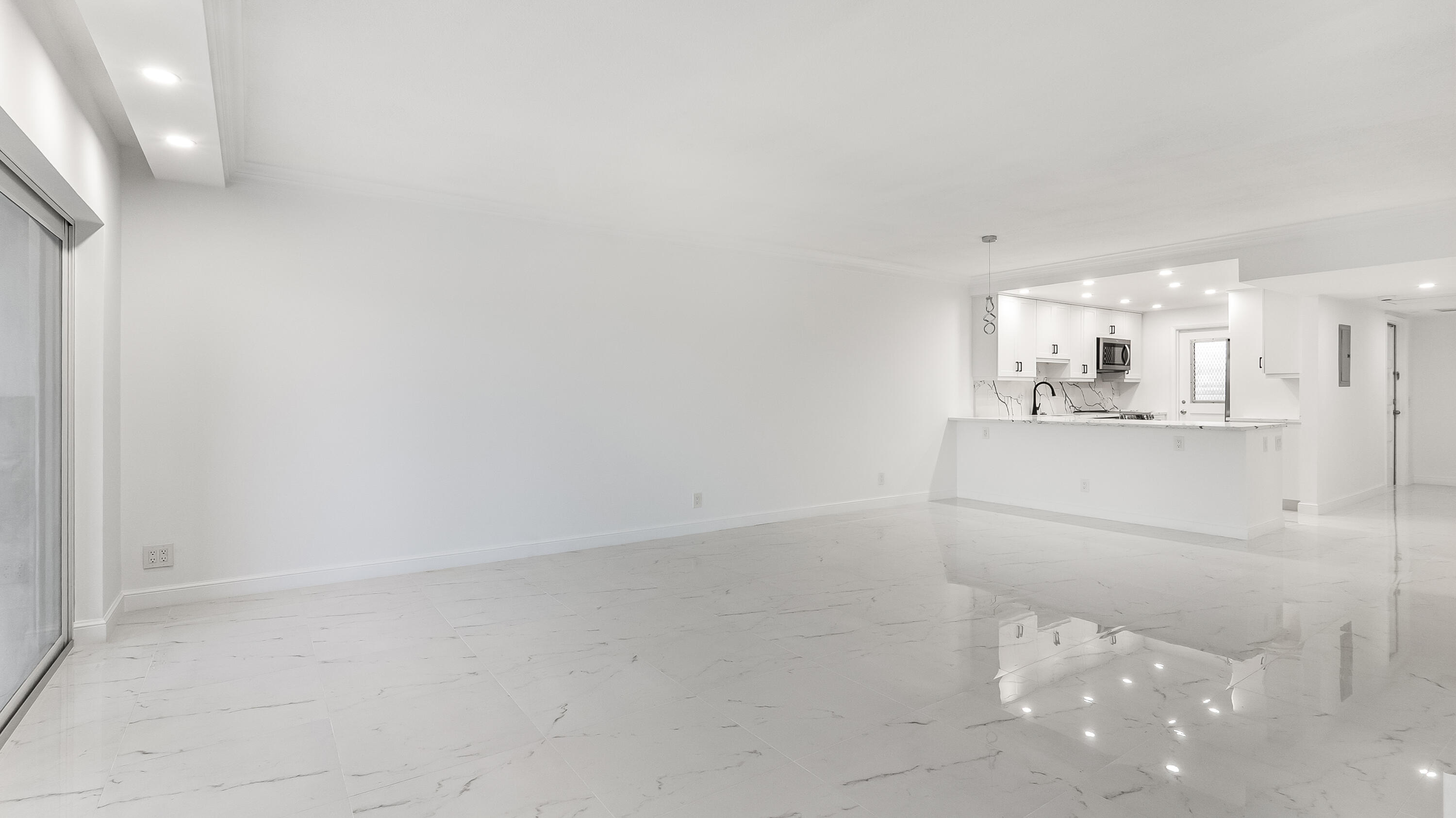 3000 N PALM AIRE Drive 407