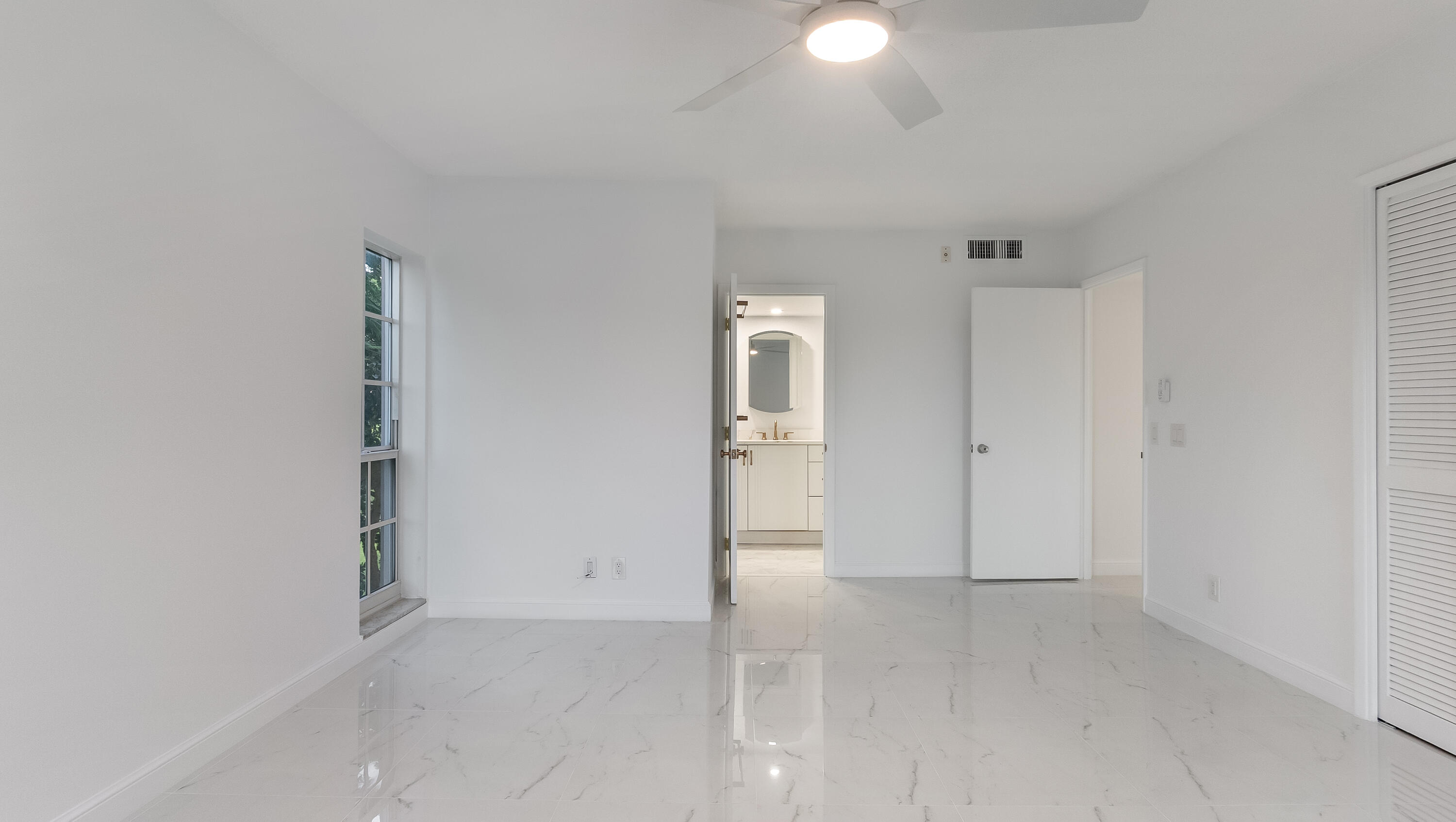 3000 N PALM AIRE Drive 407