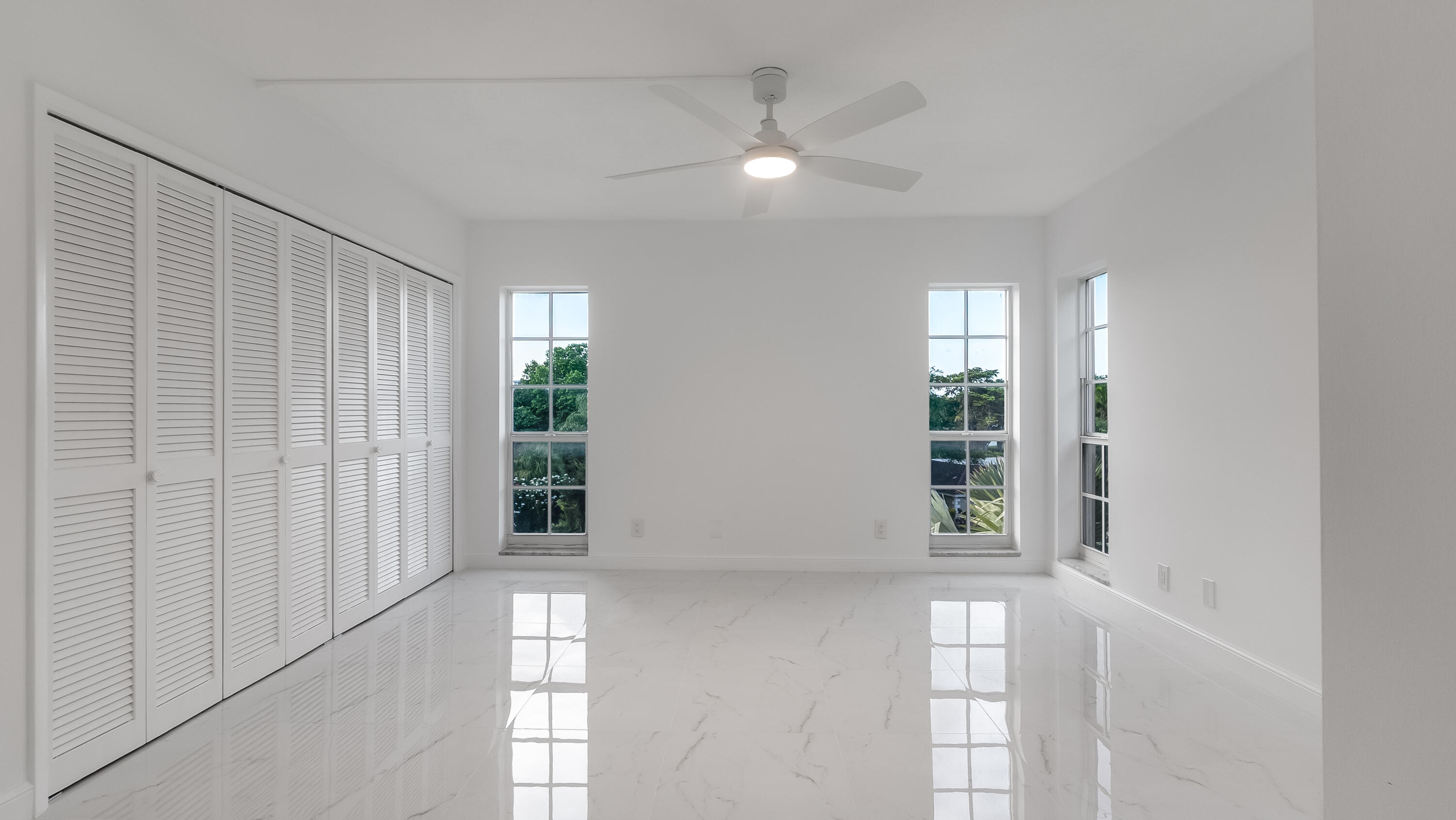 3000 N PALM AIRE Drive 407