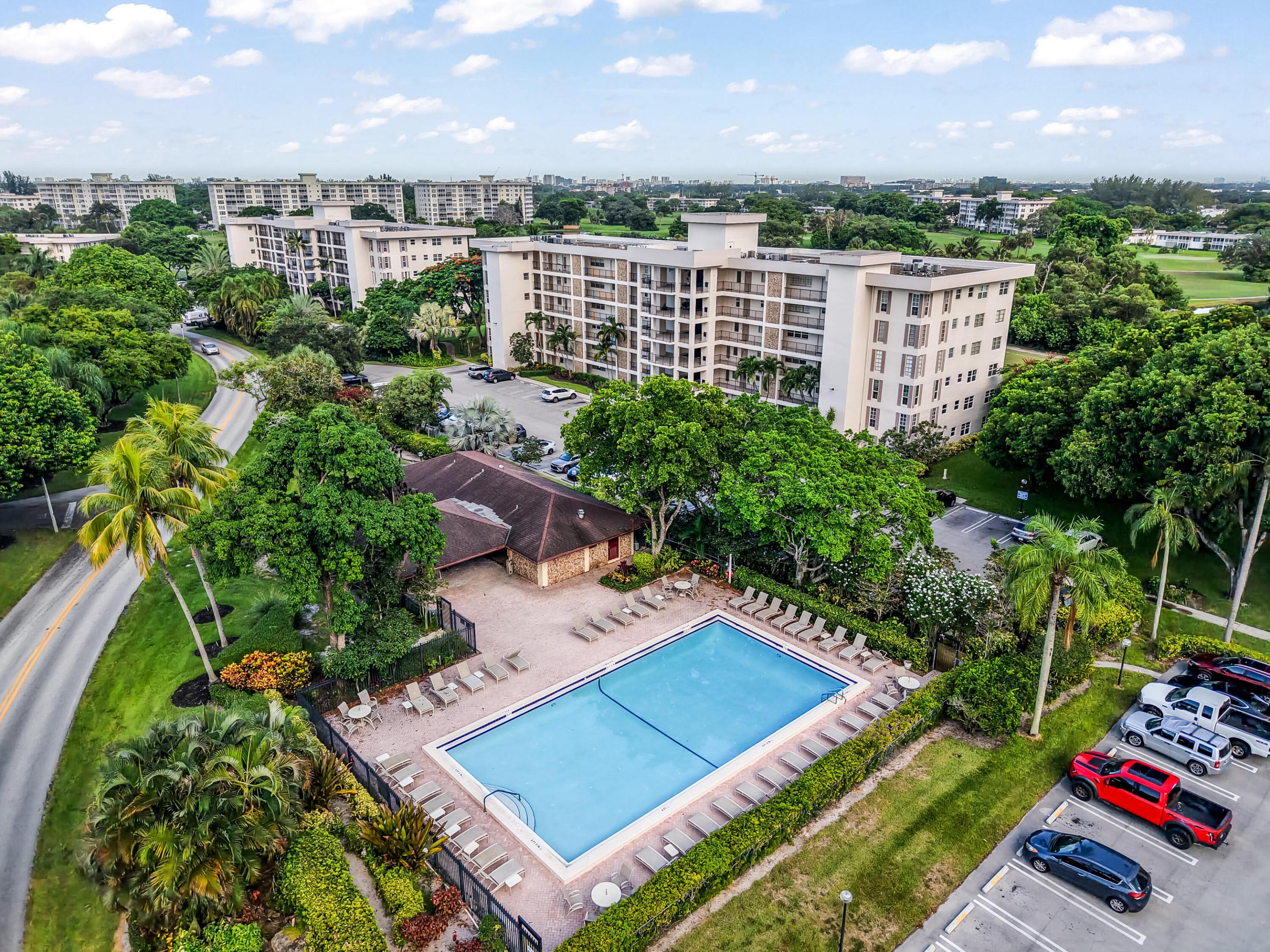 3000 N PALM AIRE Drive 407