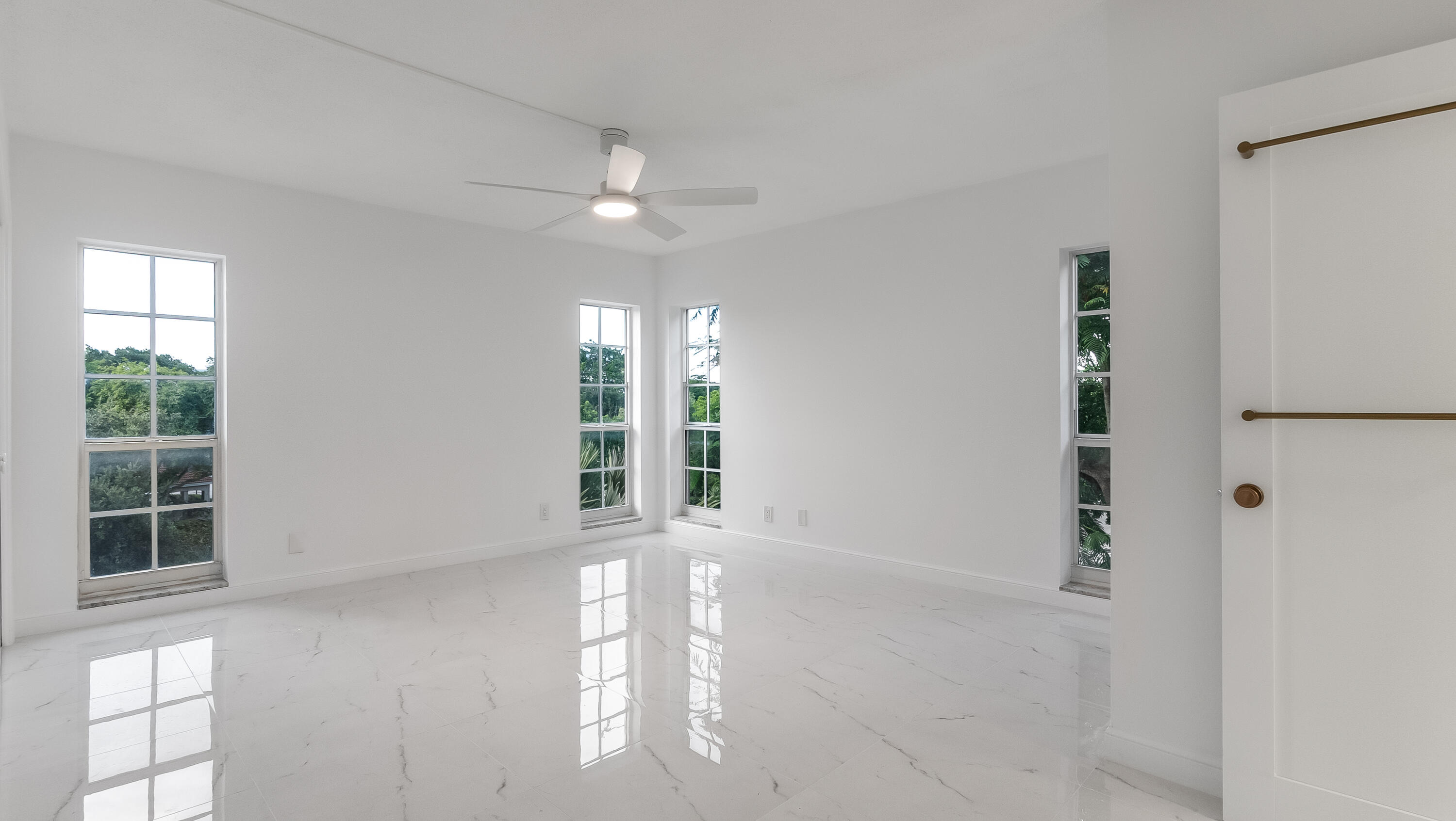 3000 N PALM AIRE Drive 407