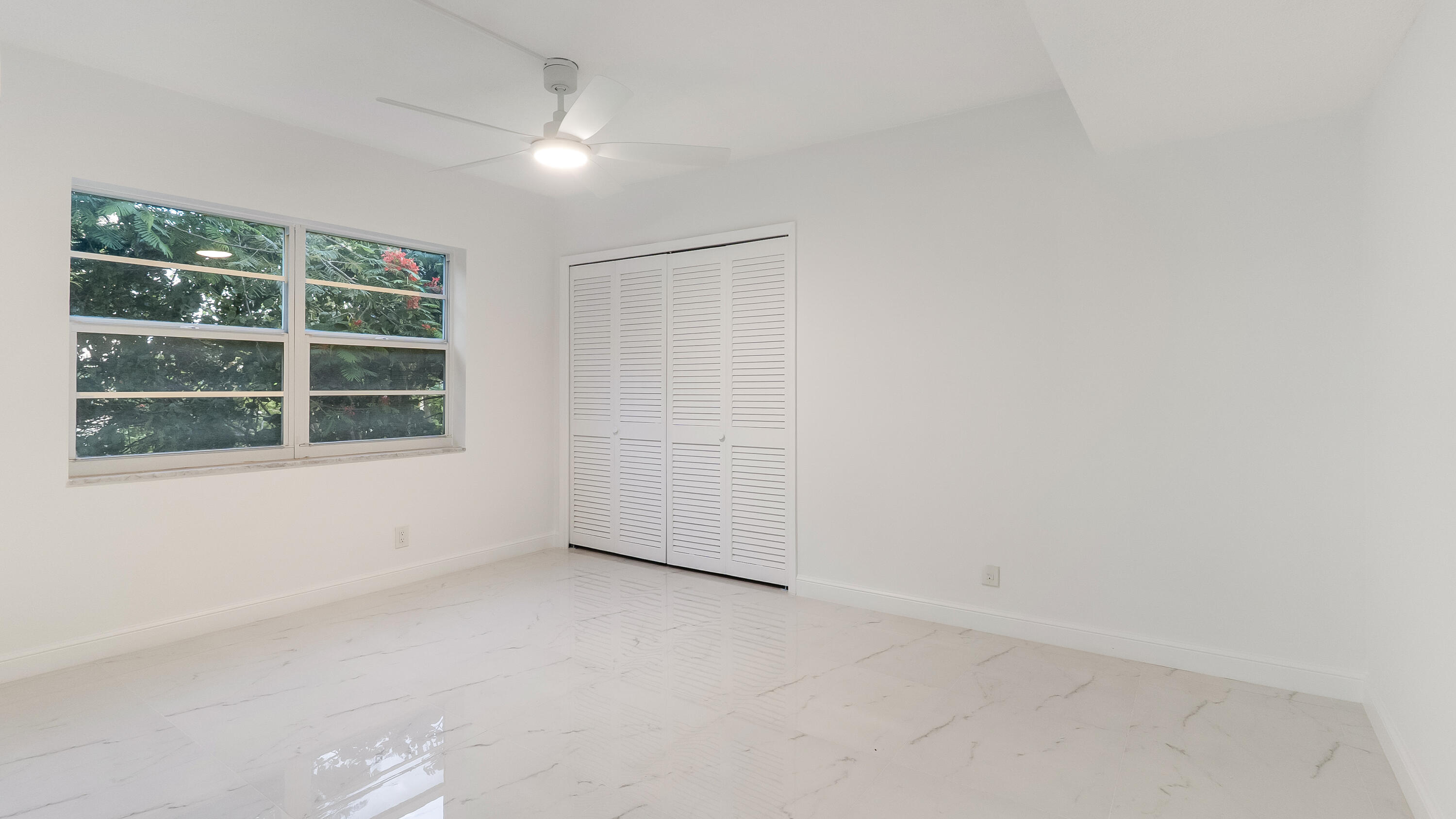 3000 N PALM AIRE Drive 407