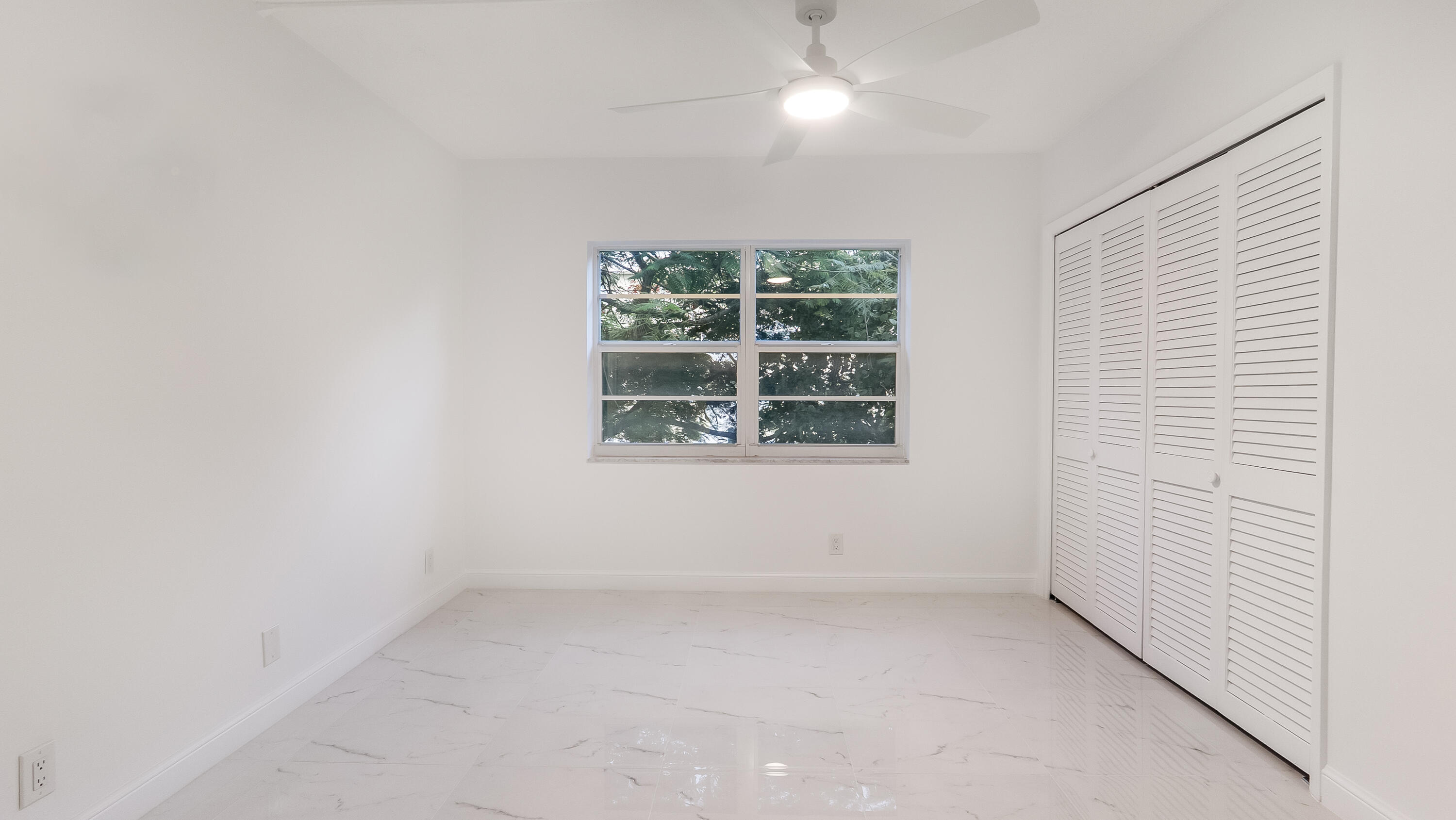 3000 N PALM AIRE Drive 407