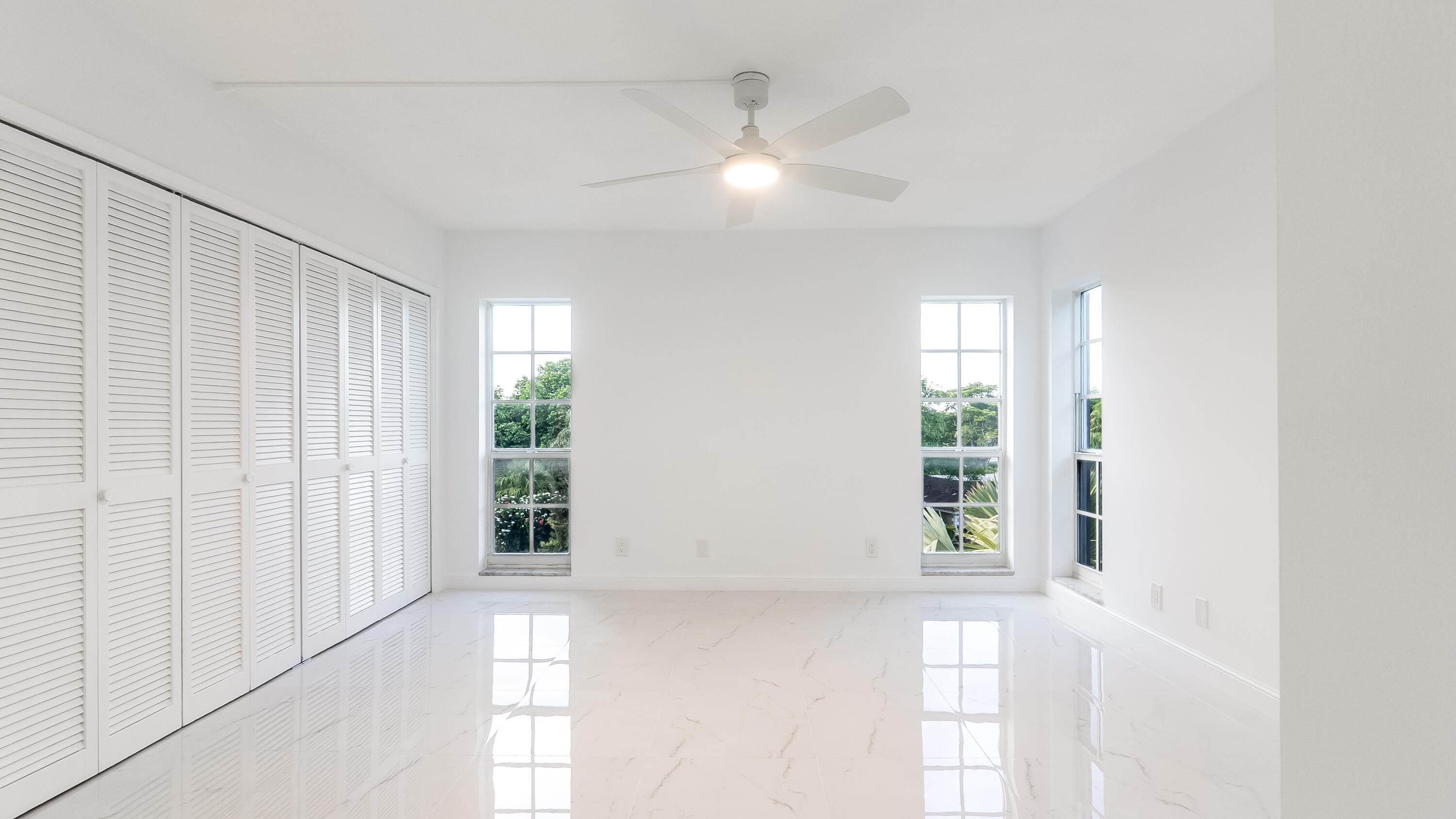 3000 N PALM AIRE Drive 407