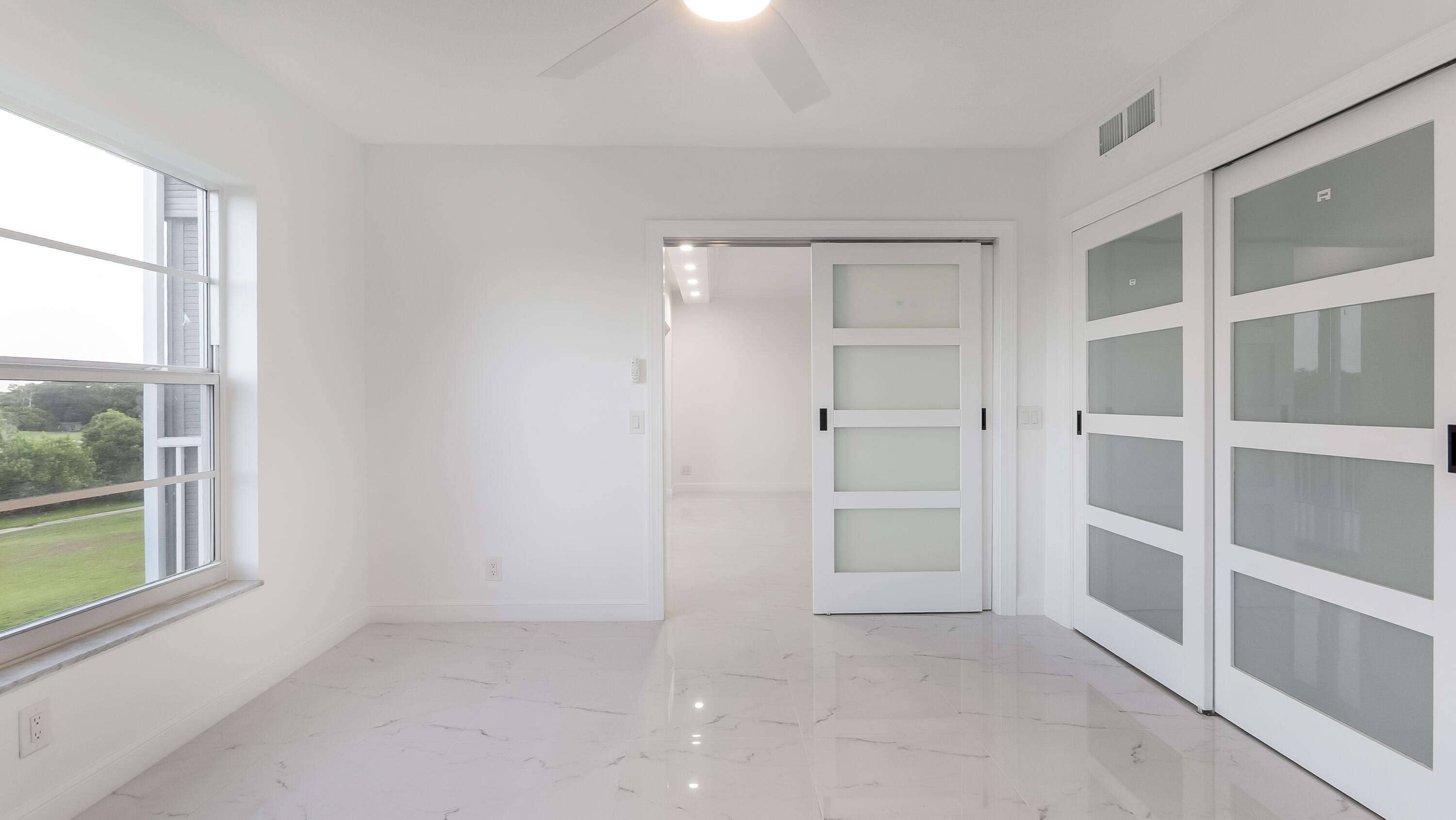 3000 N PALM AIRE Drive 407