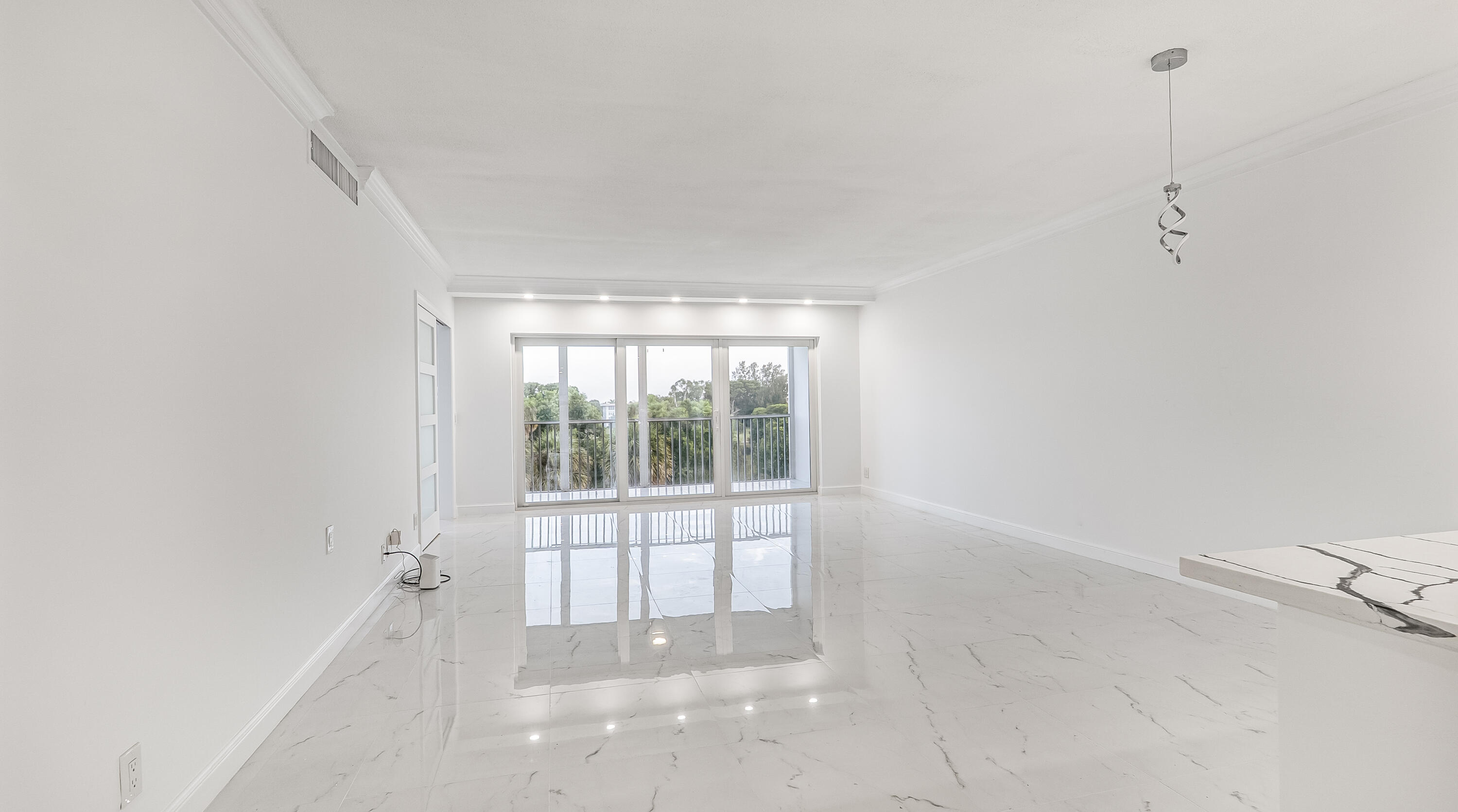 3000 N PALM AIRE Drive 407