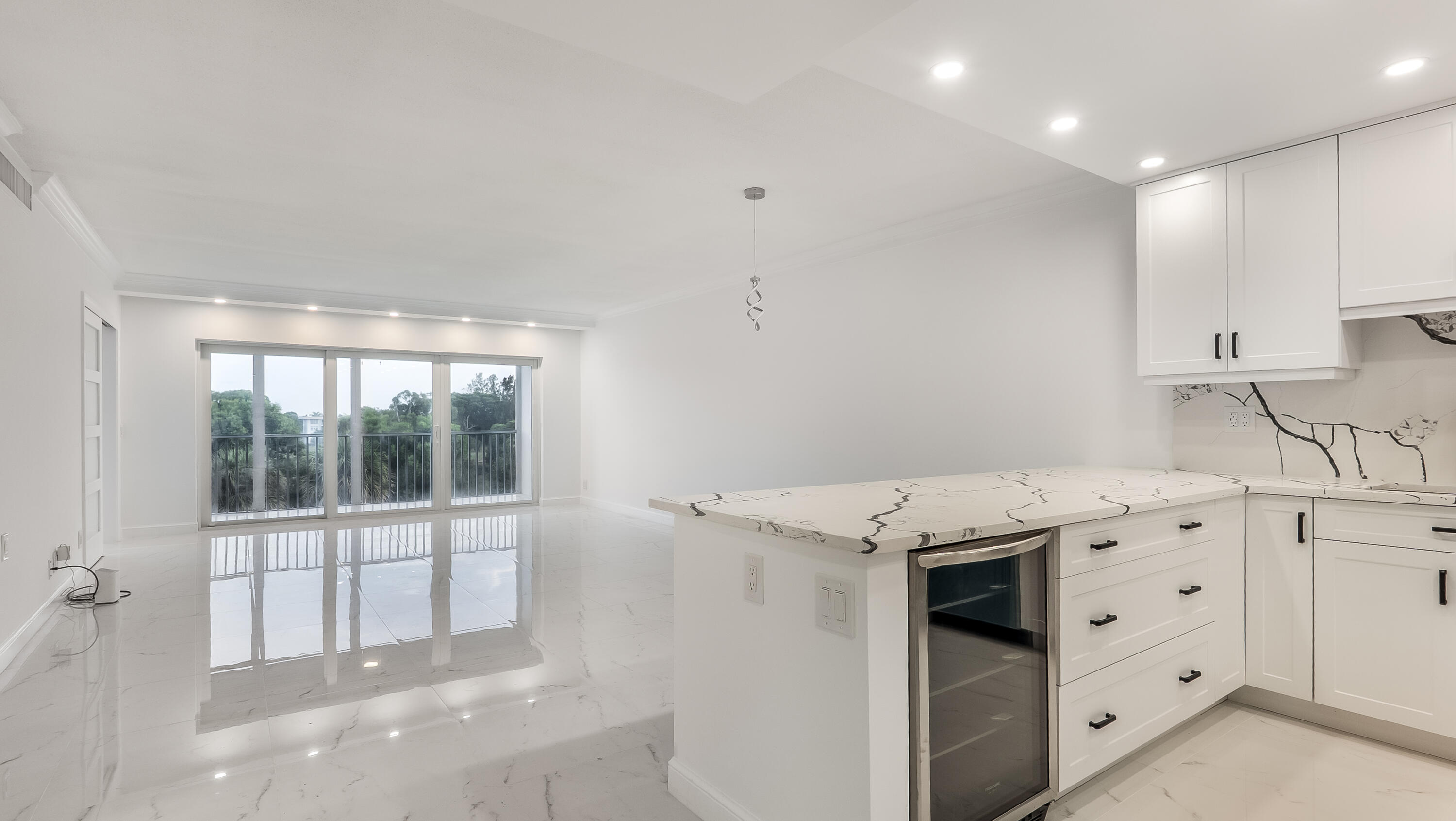 3000 N PALM AIRE Drive 407