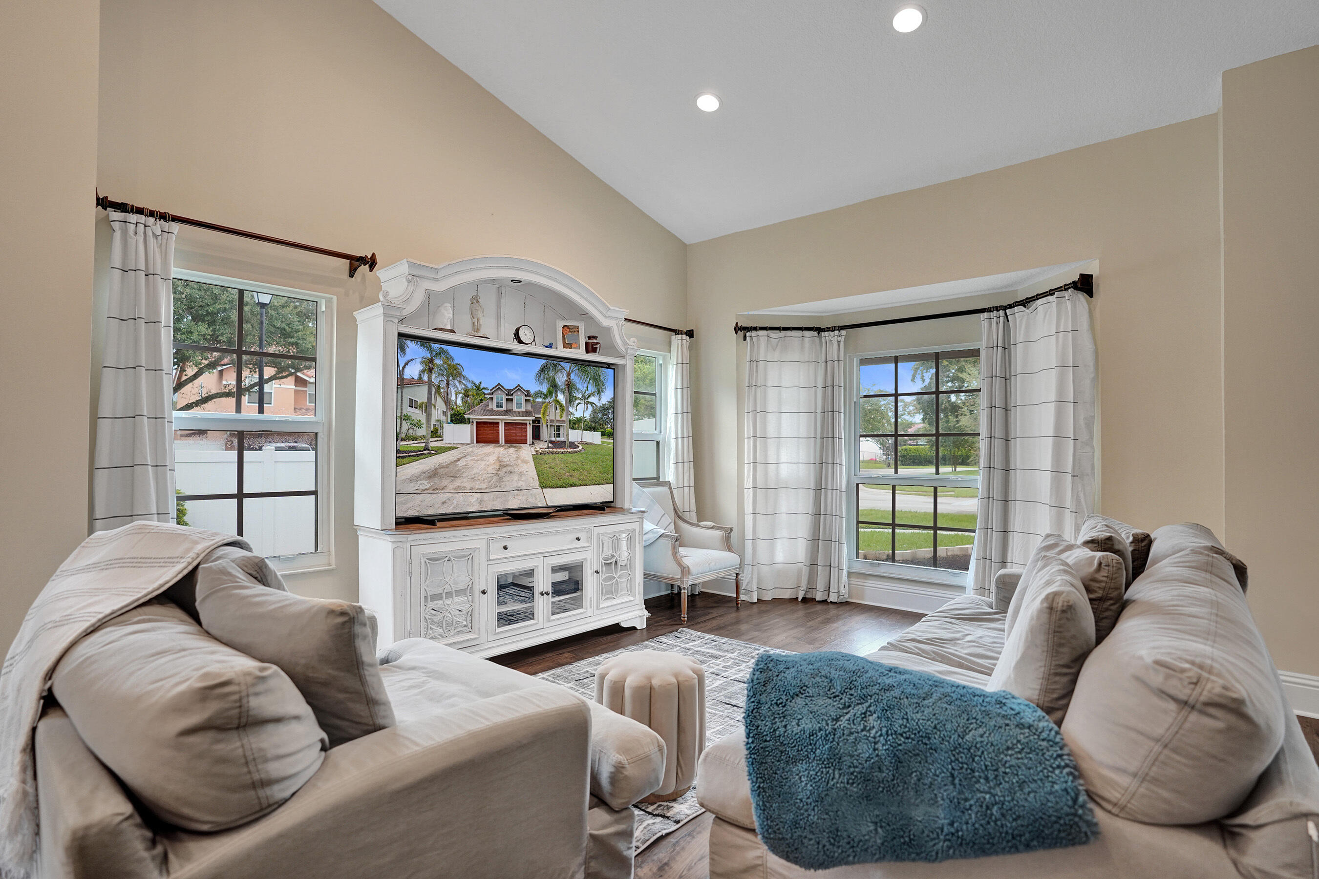 6400 NW 57TH Lane