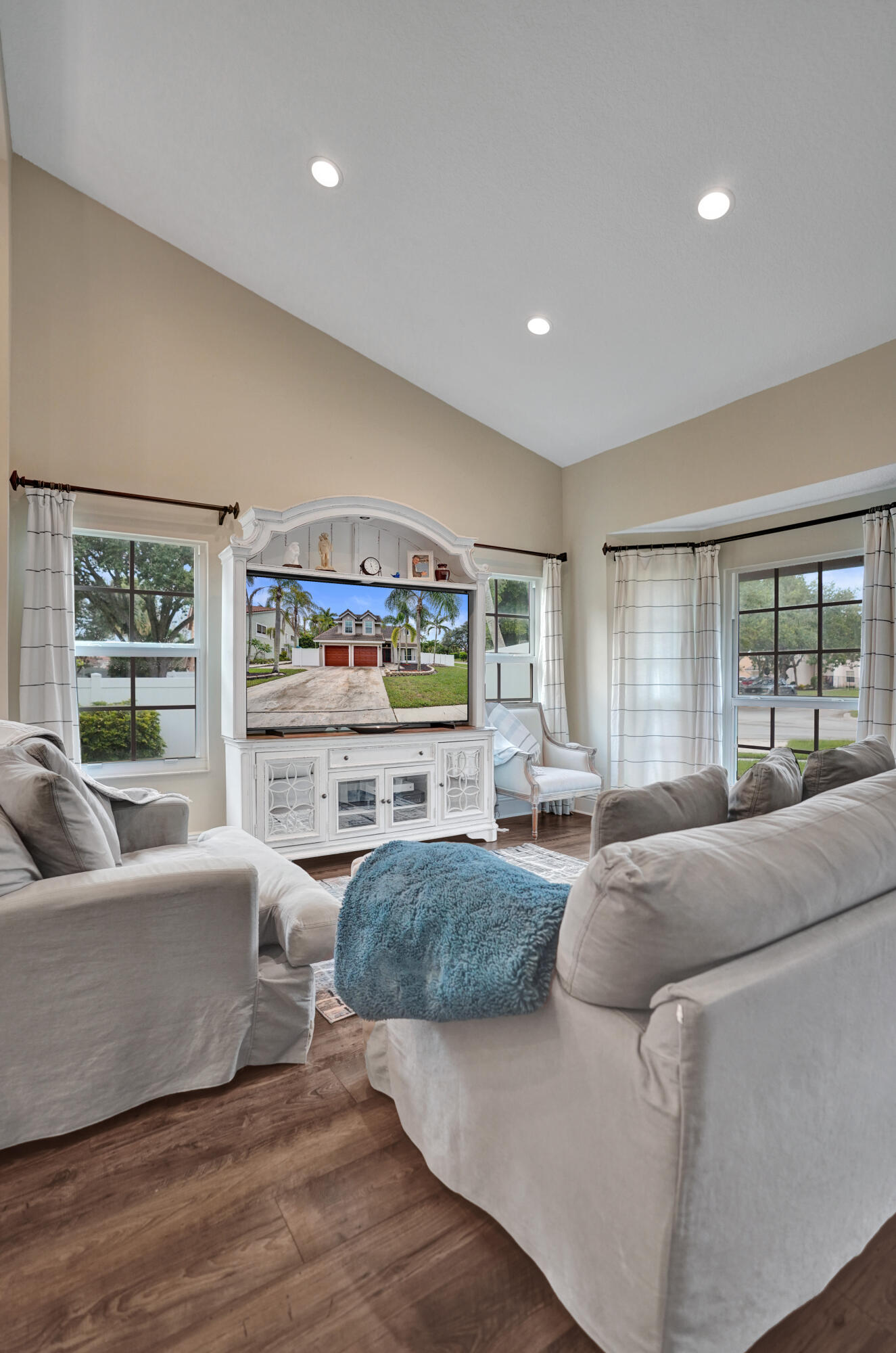 6400 NW 57TH Lane