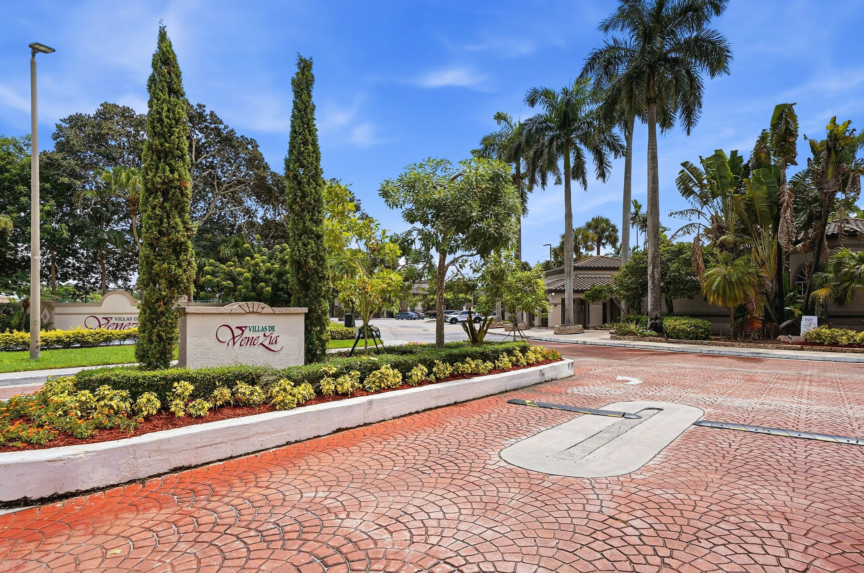 9938 NOB HILL Lane 9938