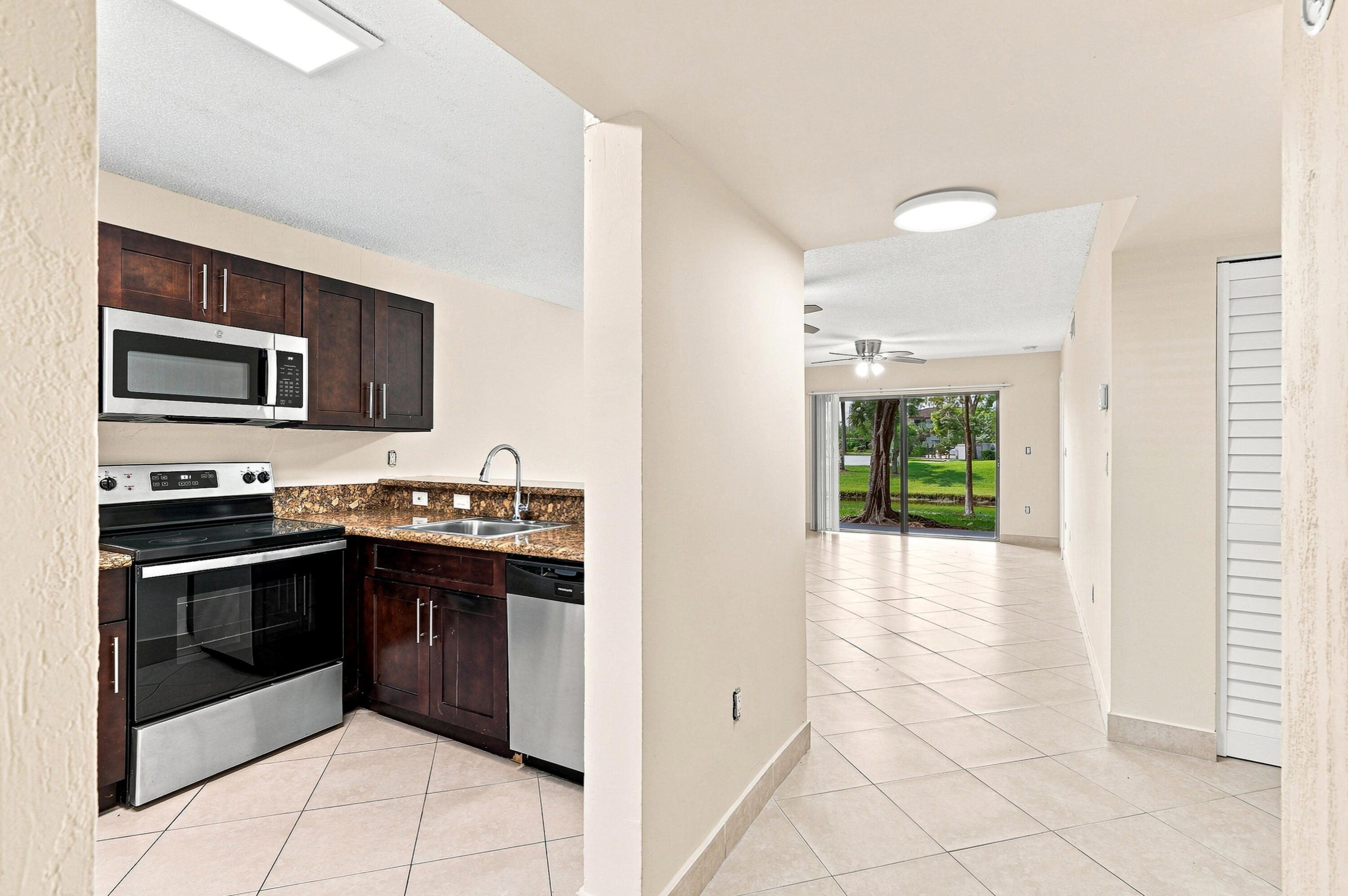 9938 NOB HILL Lane 9938