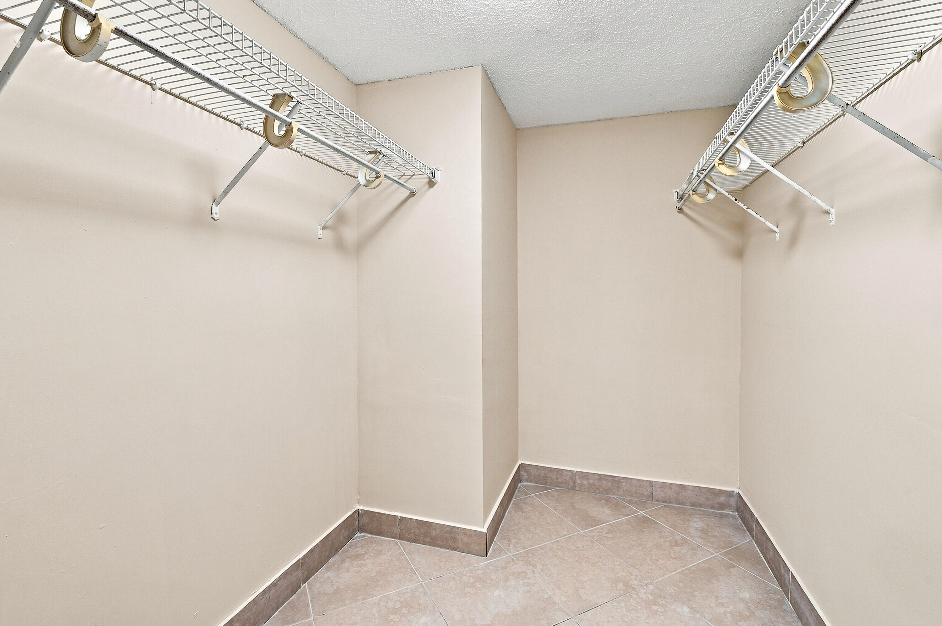 9938 NOB HILL Lane 9938