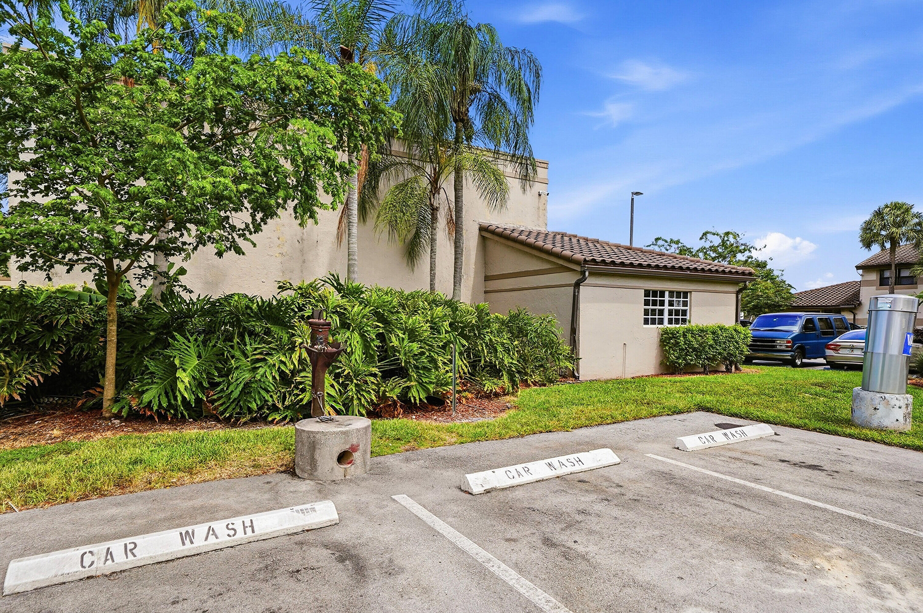 9938 NOB HILL Lane 9938