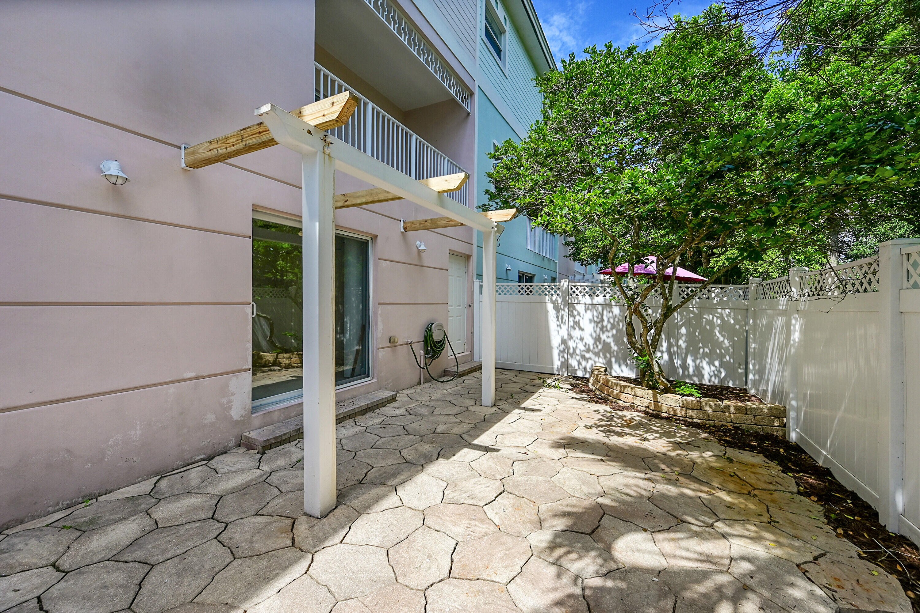 453 NE 1ST Street