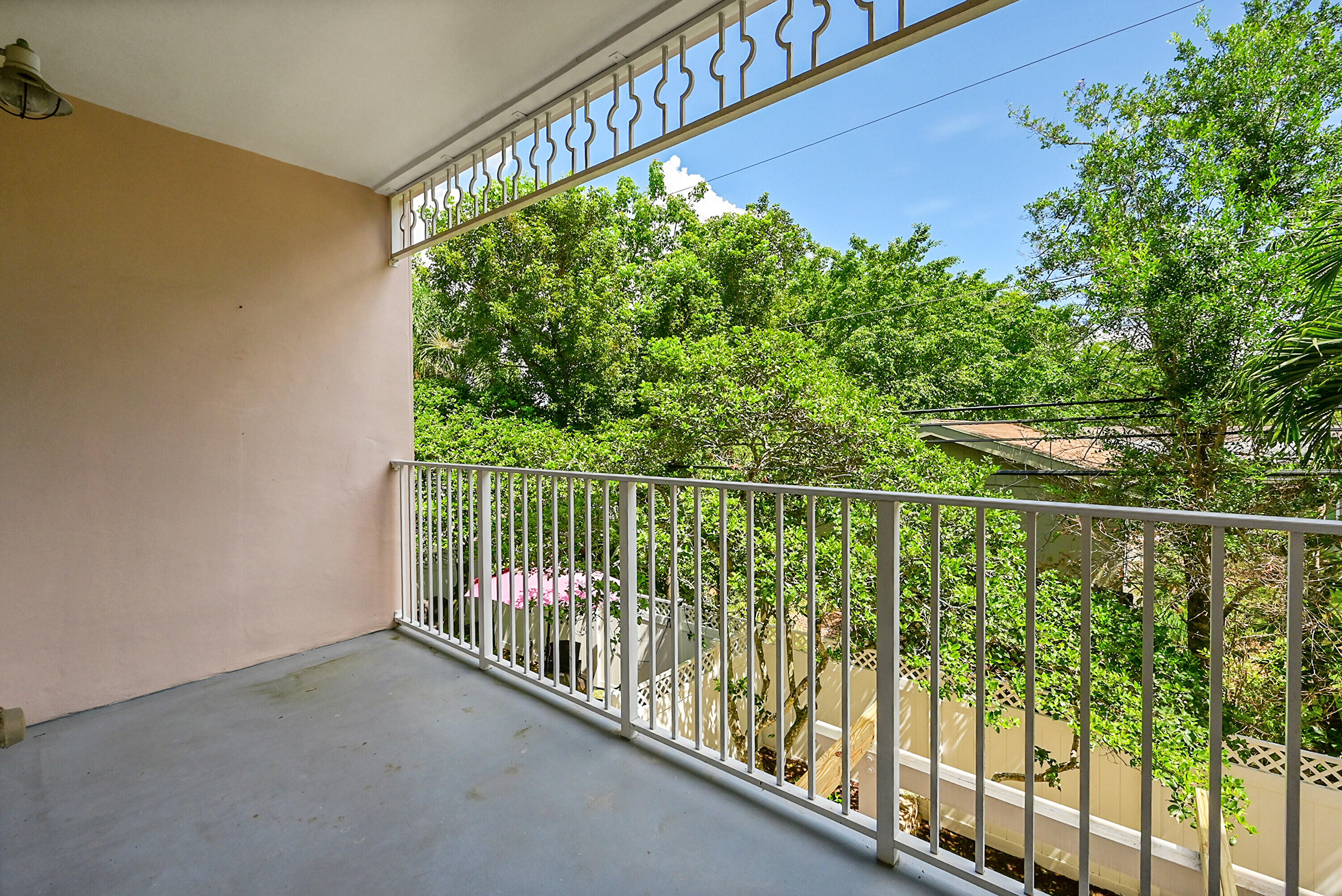 453 NE 1ST Street