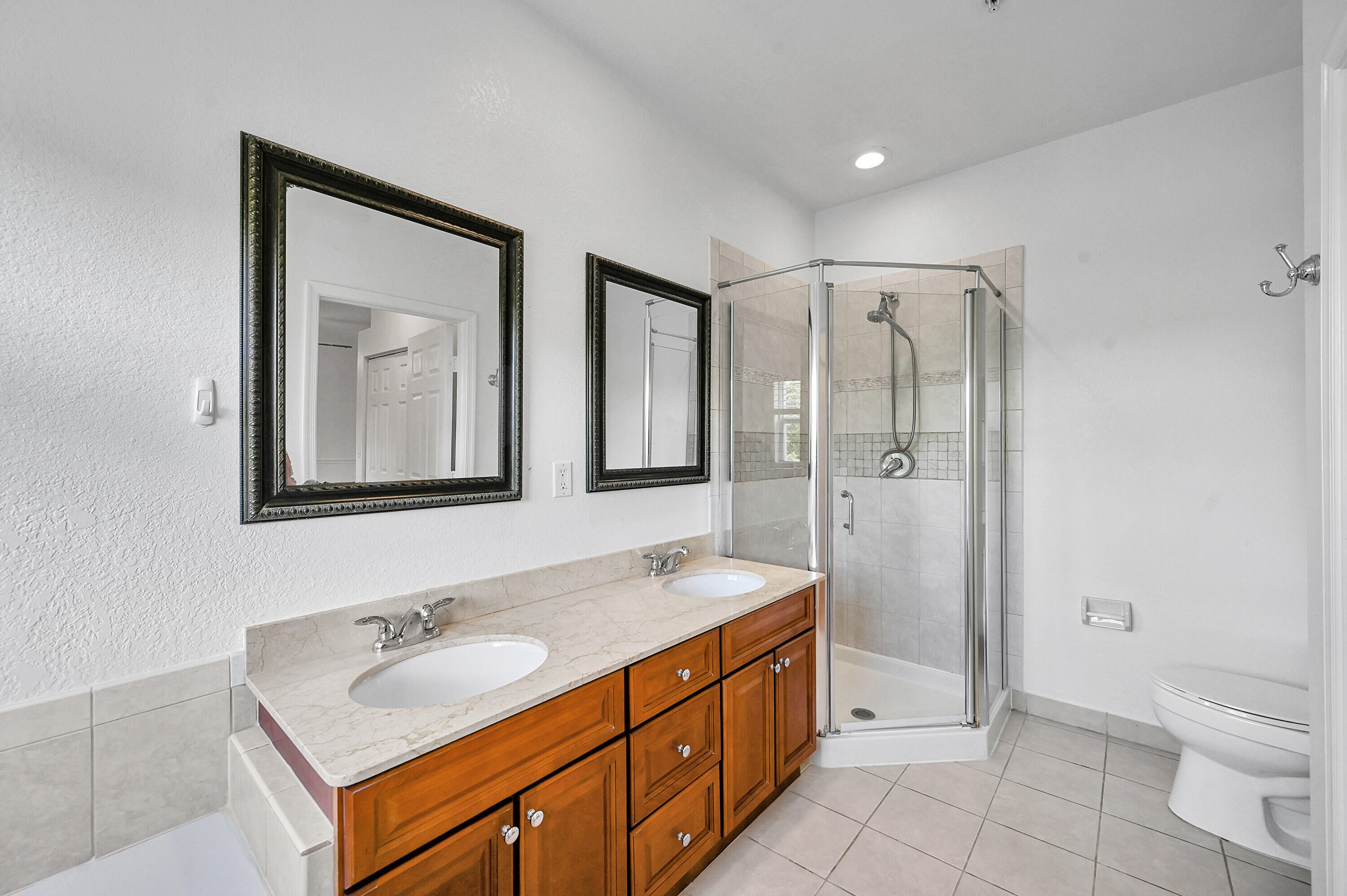 453 NE 1ST Street
