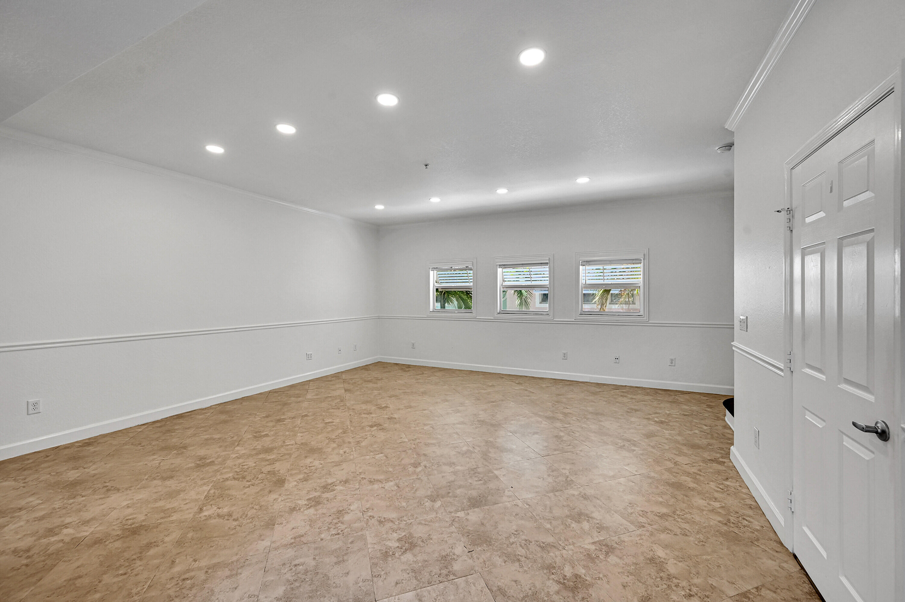 453 NE 1ST Street