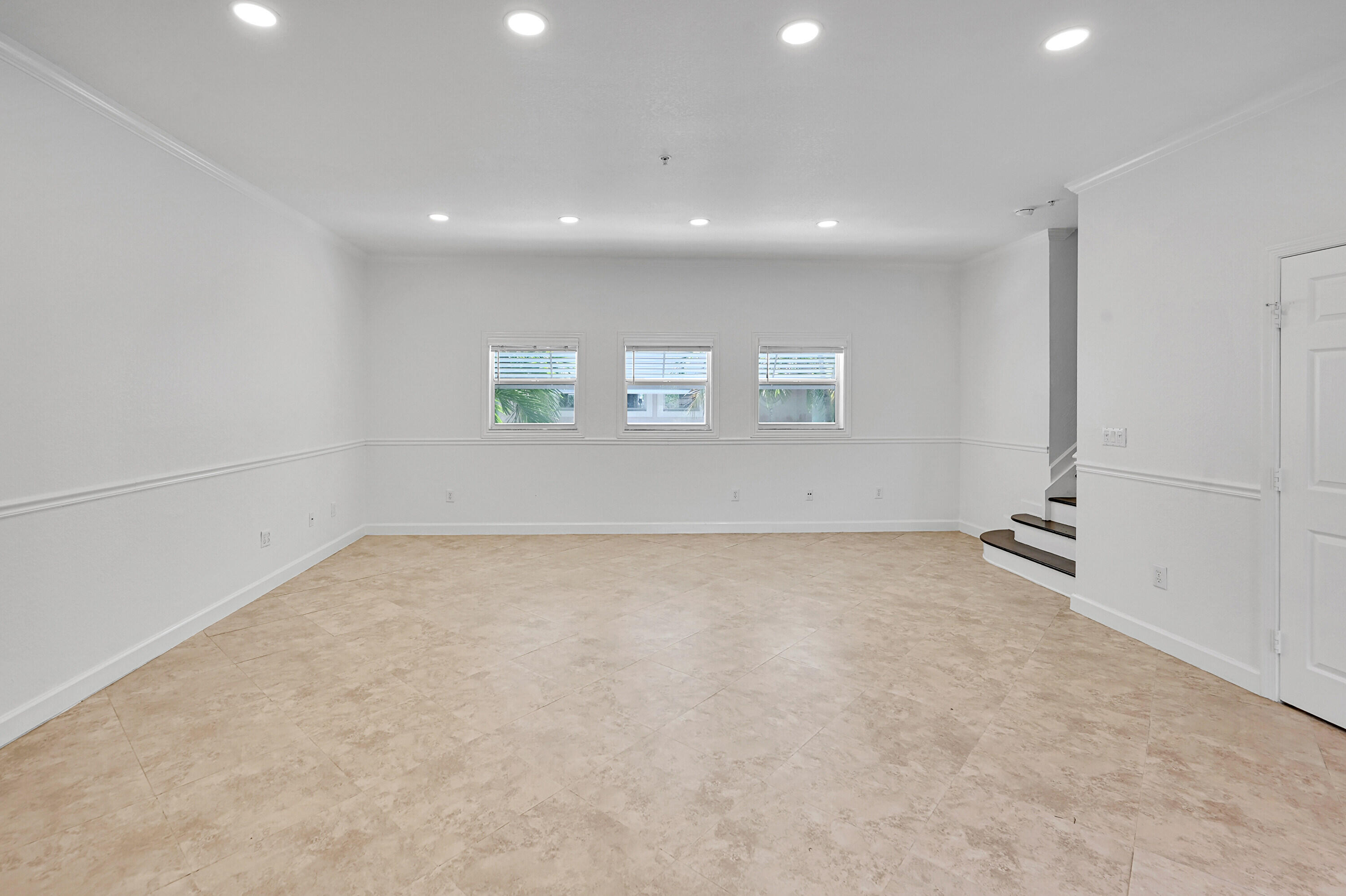 453 NE 1ST Street