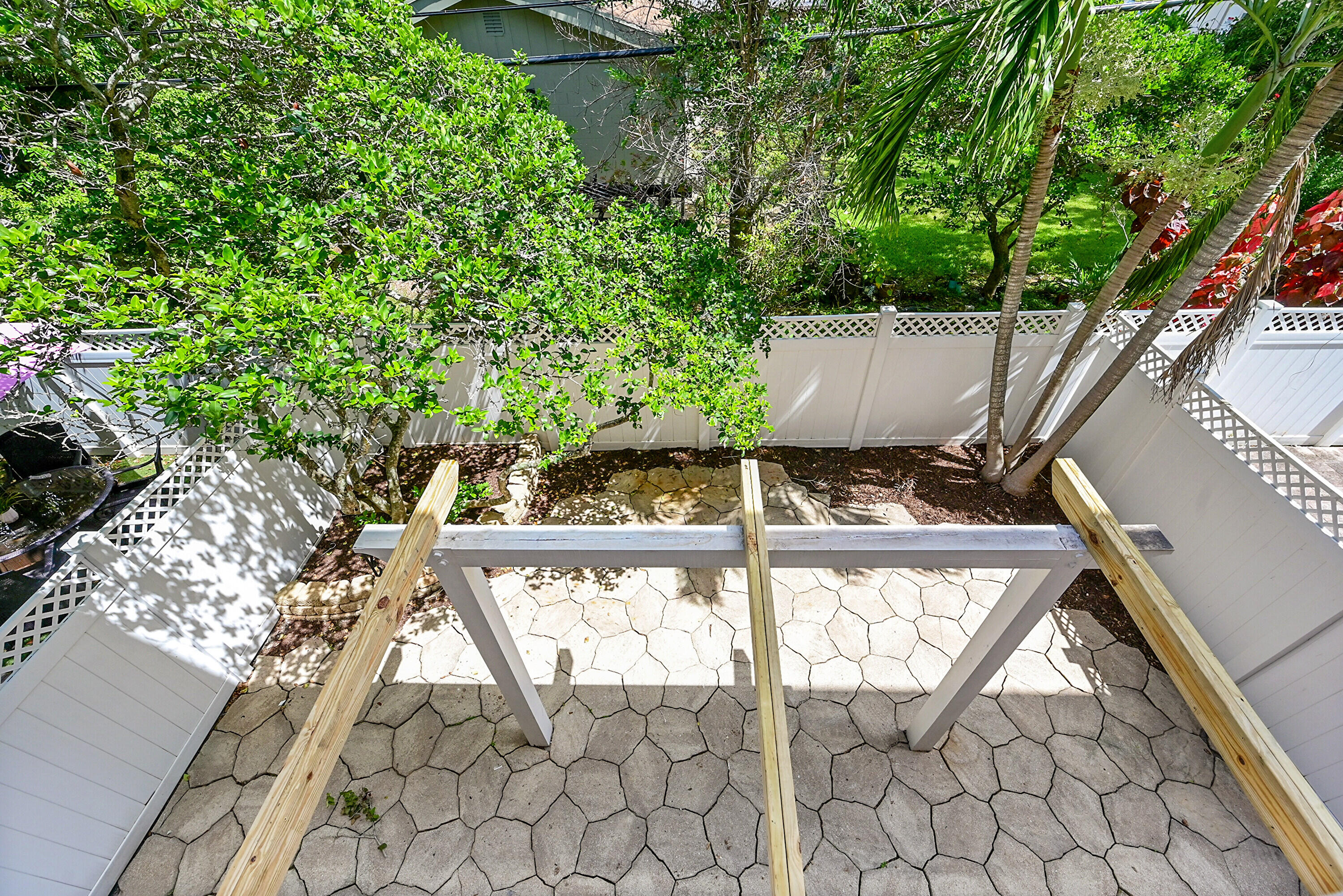 453 NE 1ST Street