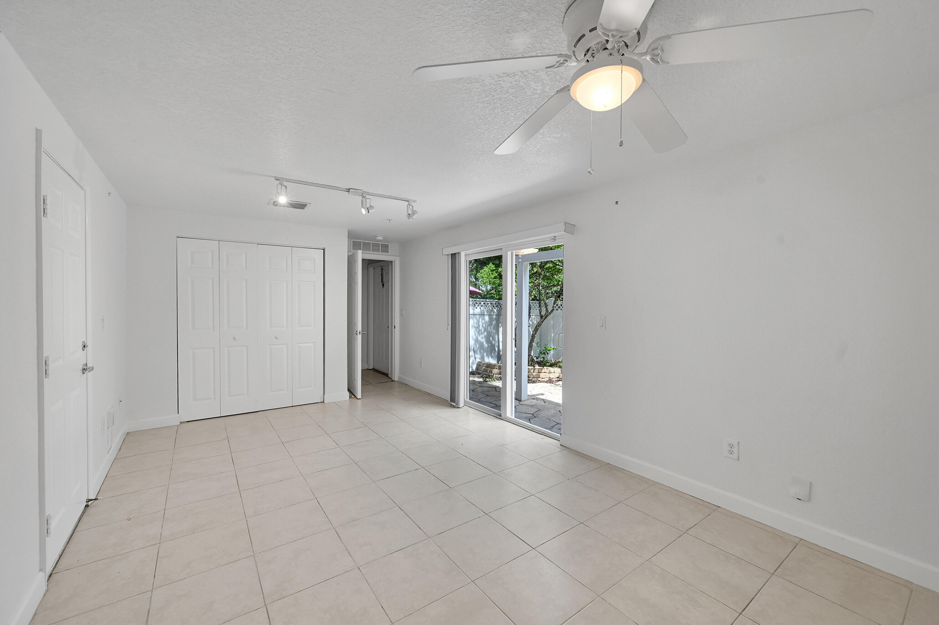 453 NE 1ST Street