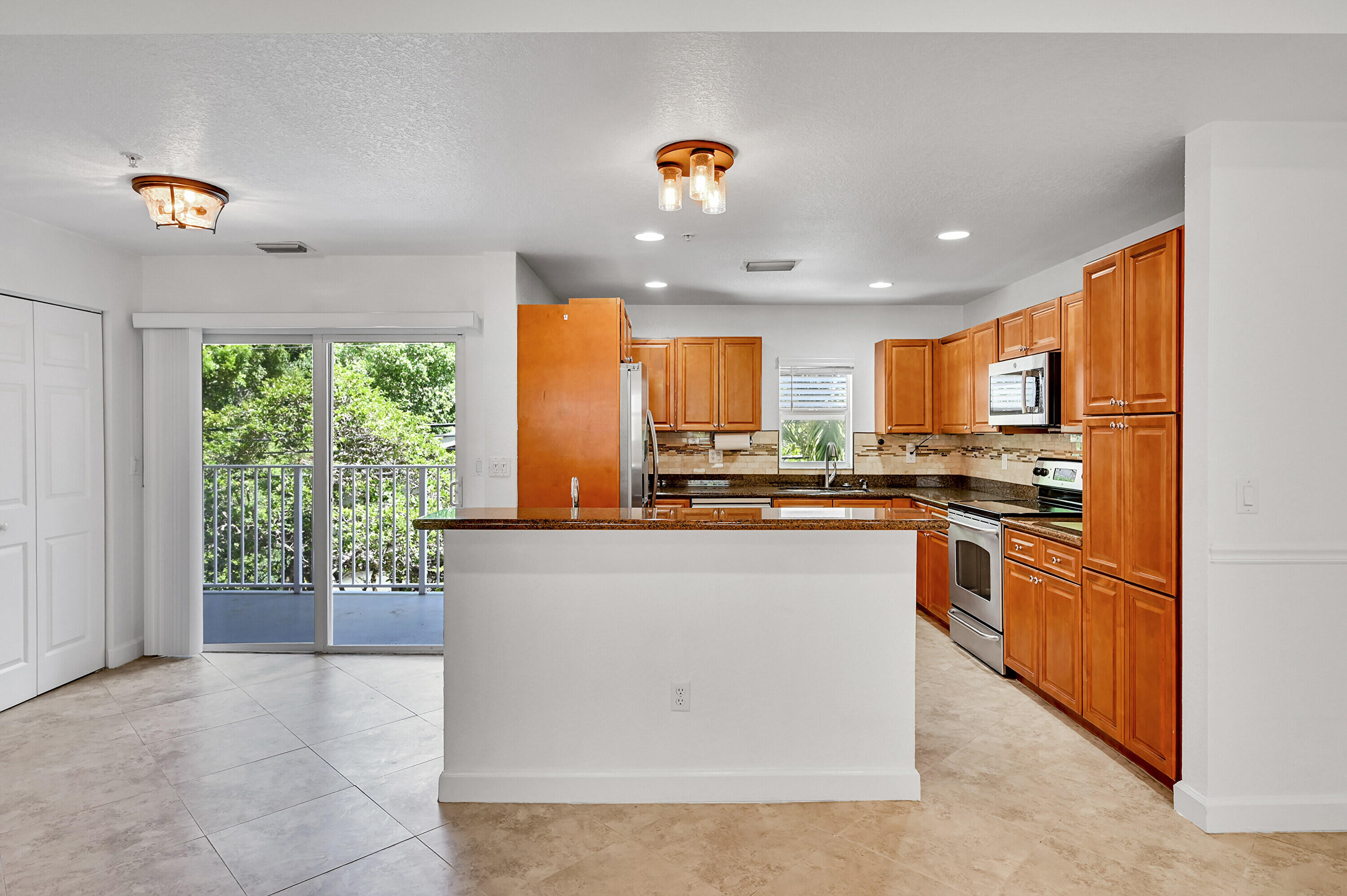 453 NE 1ST Street