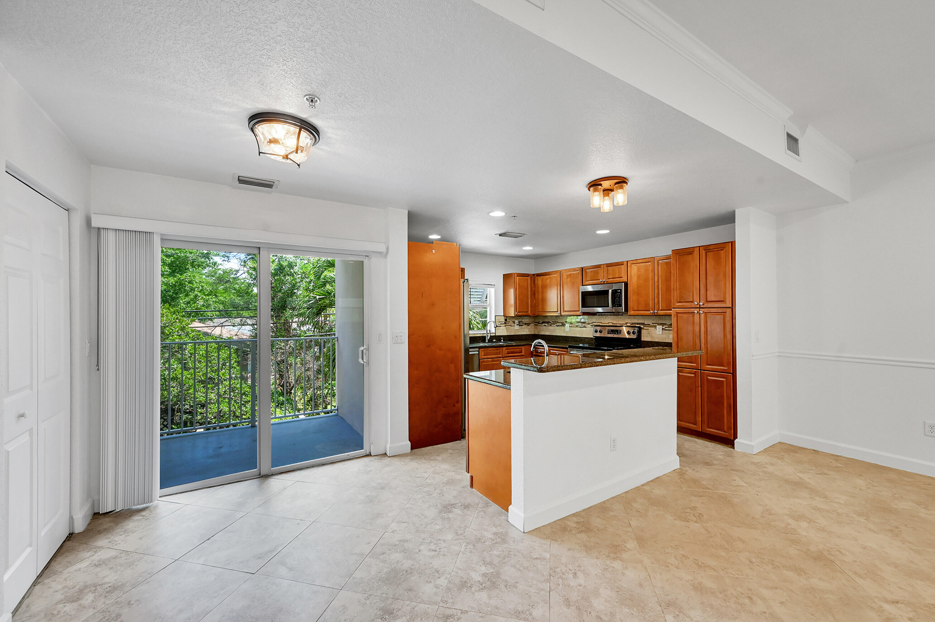 453 NE 1ST Street