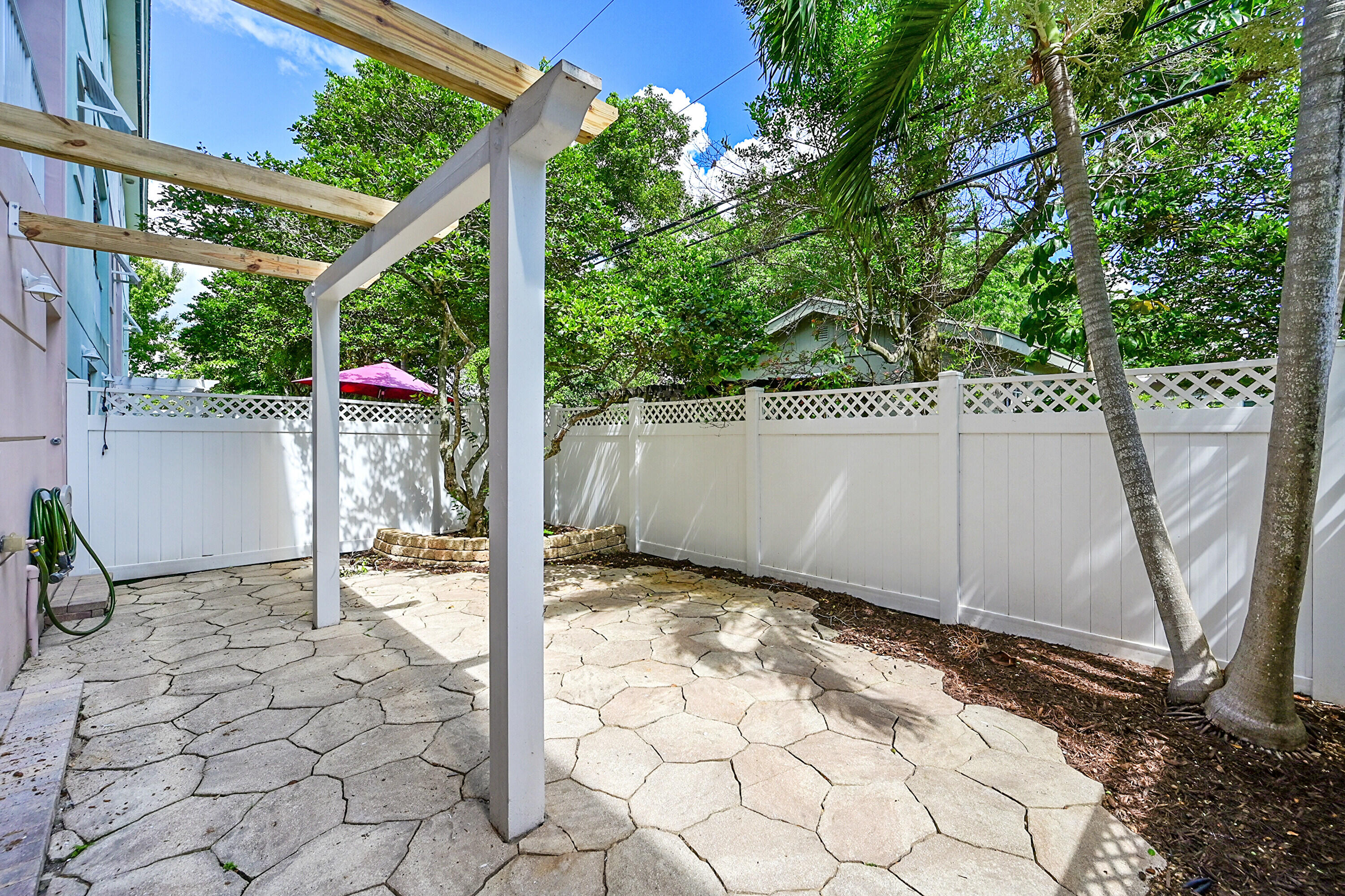453 NE 1ST Street