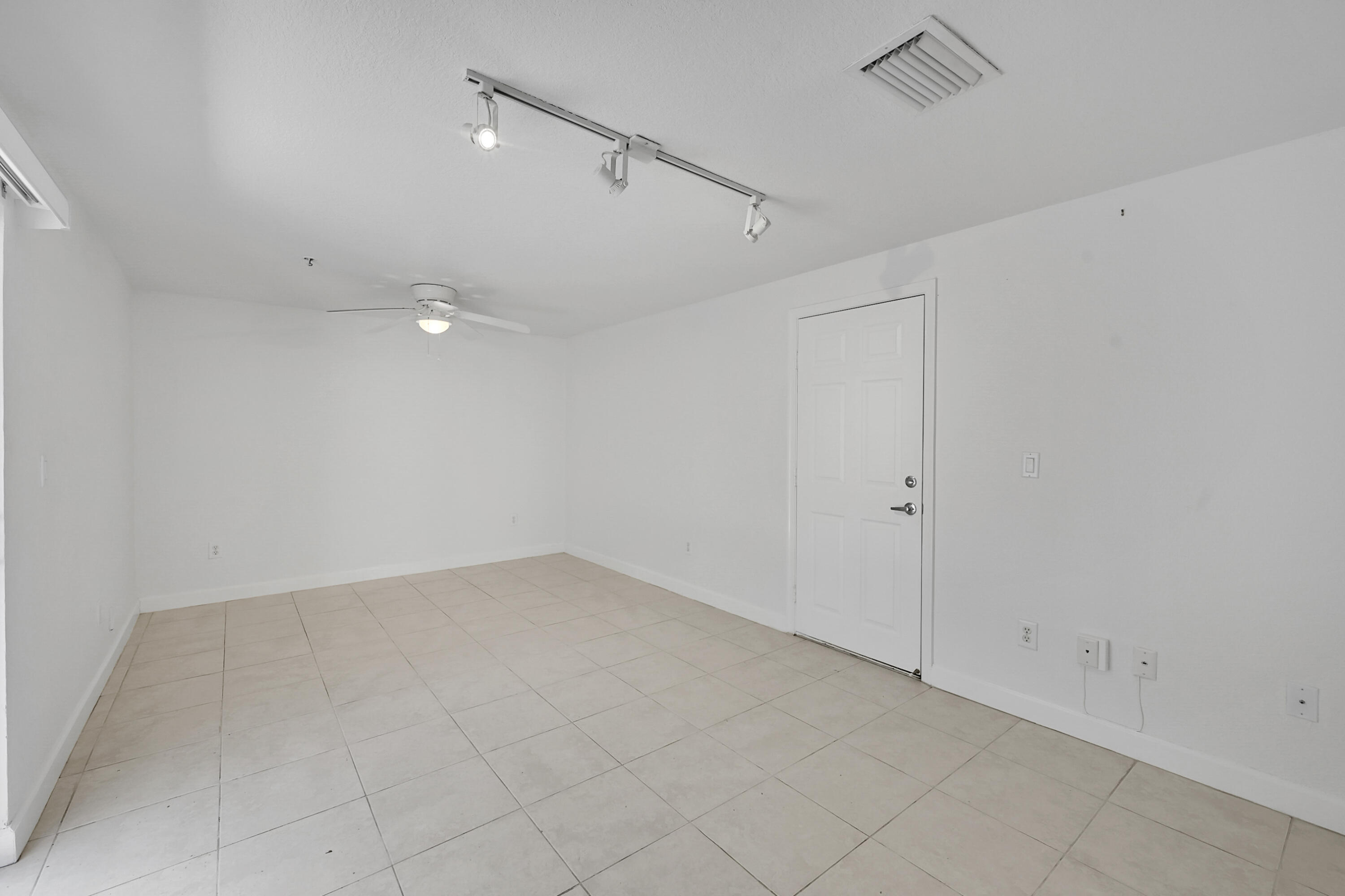 453 NE 1ST Street