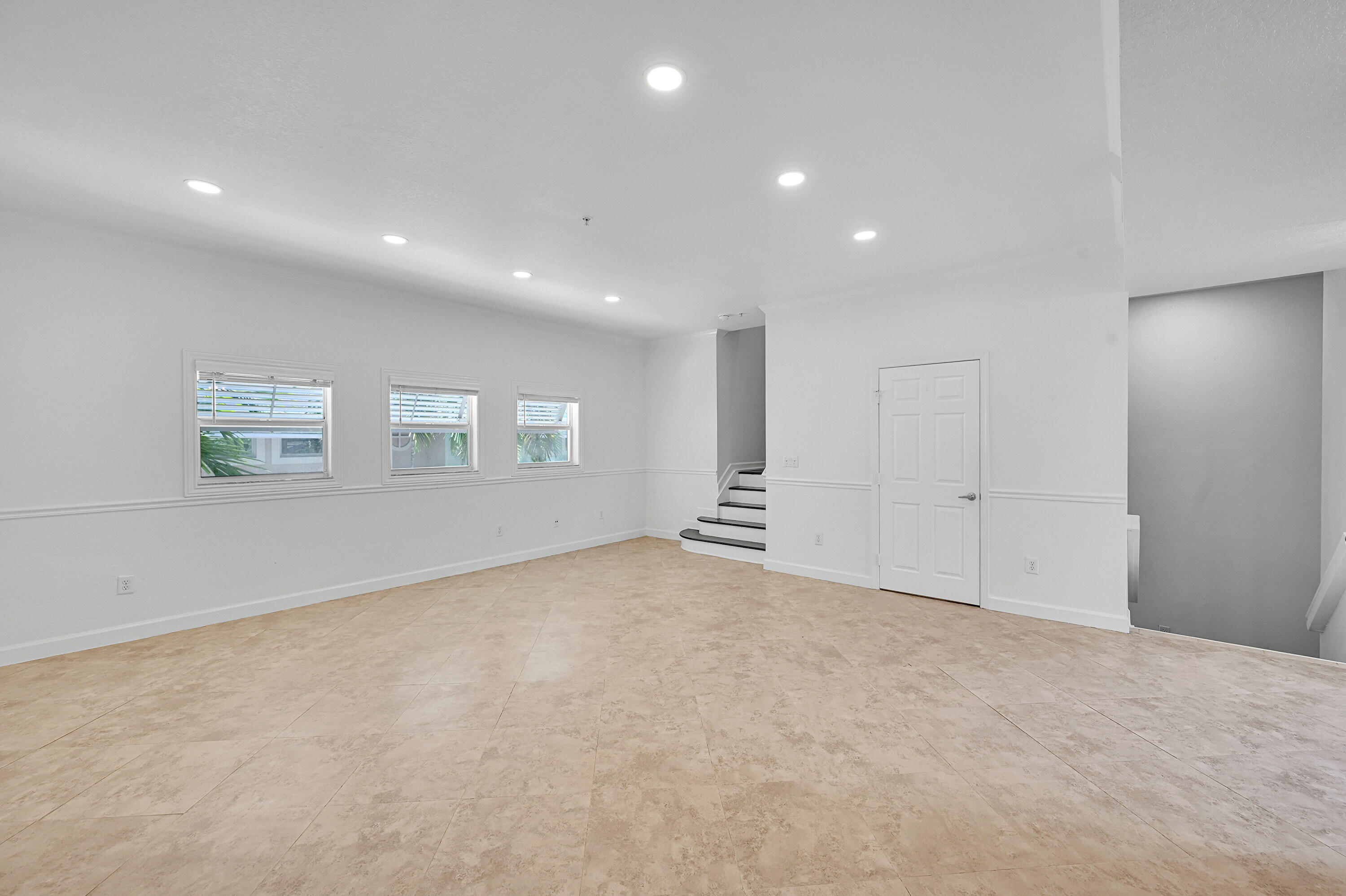 453 NE 1ST Street
