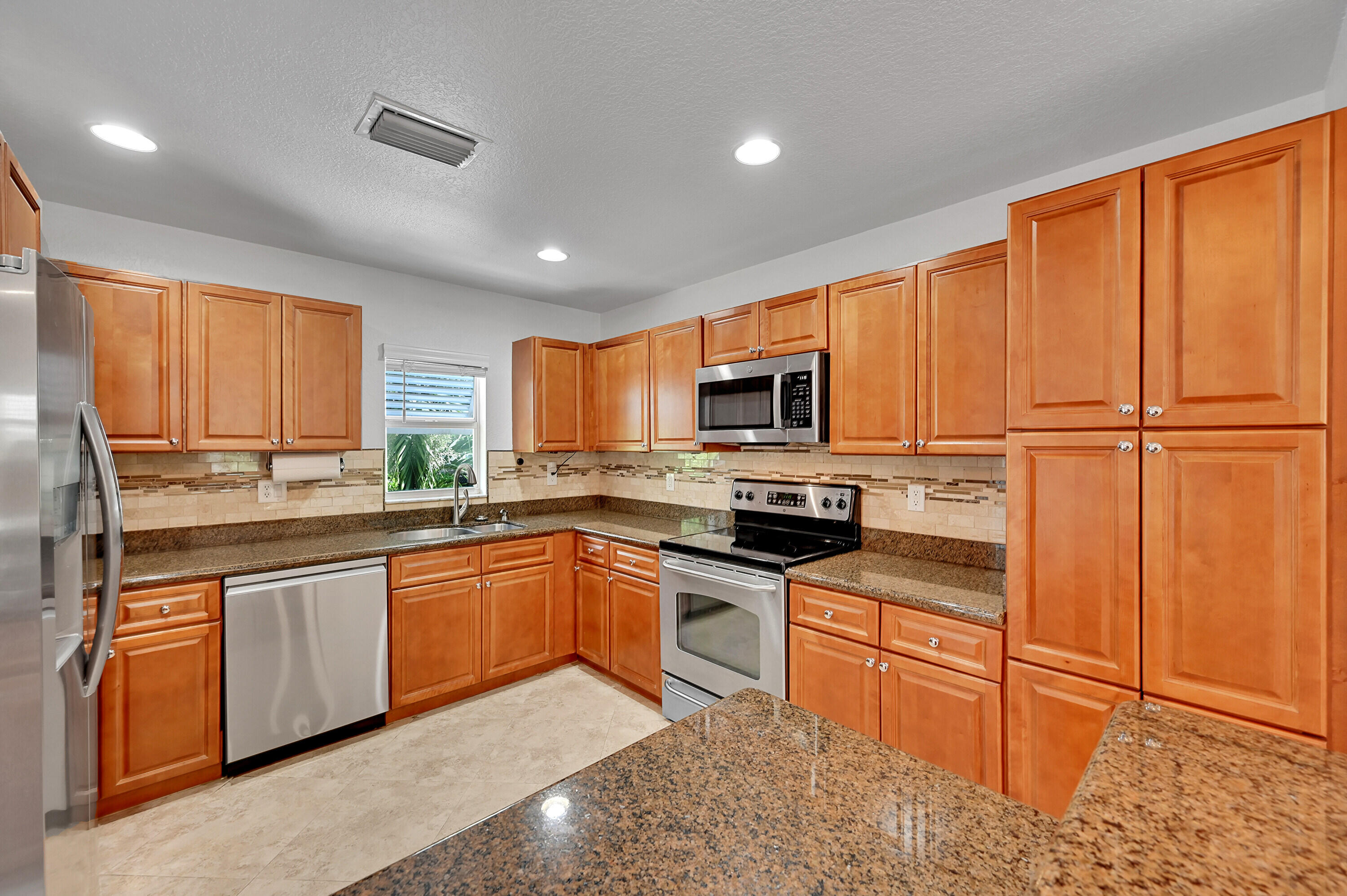 453 NE 1ST Street