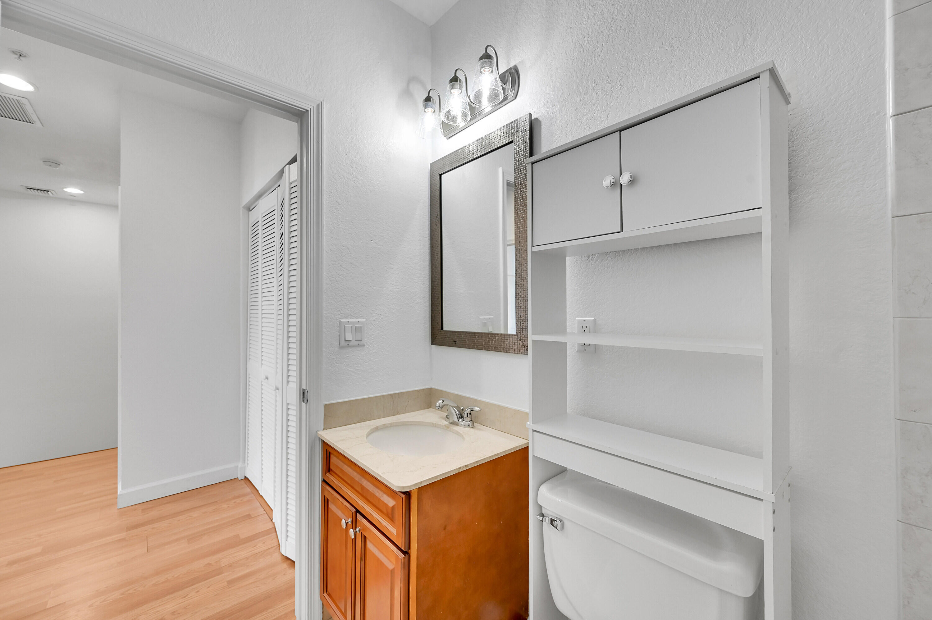 453 NE 1ST Street