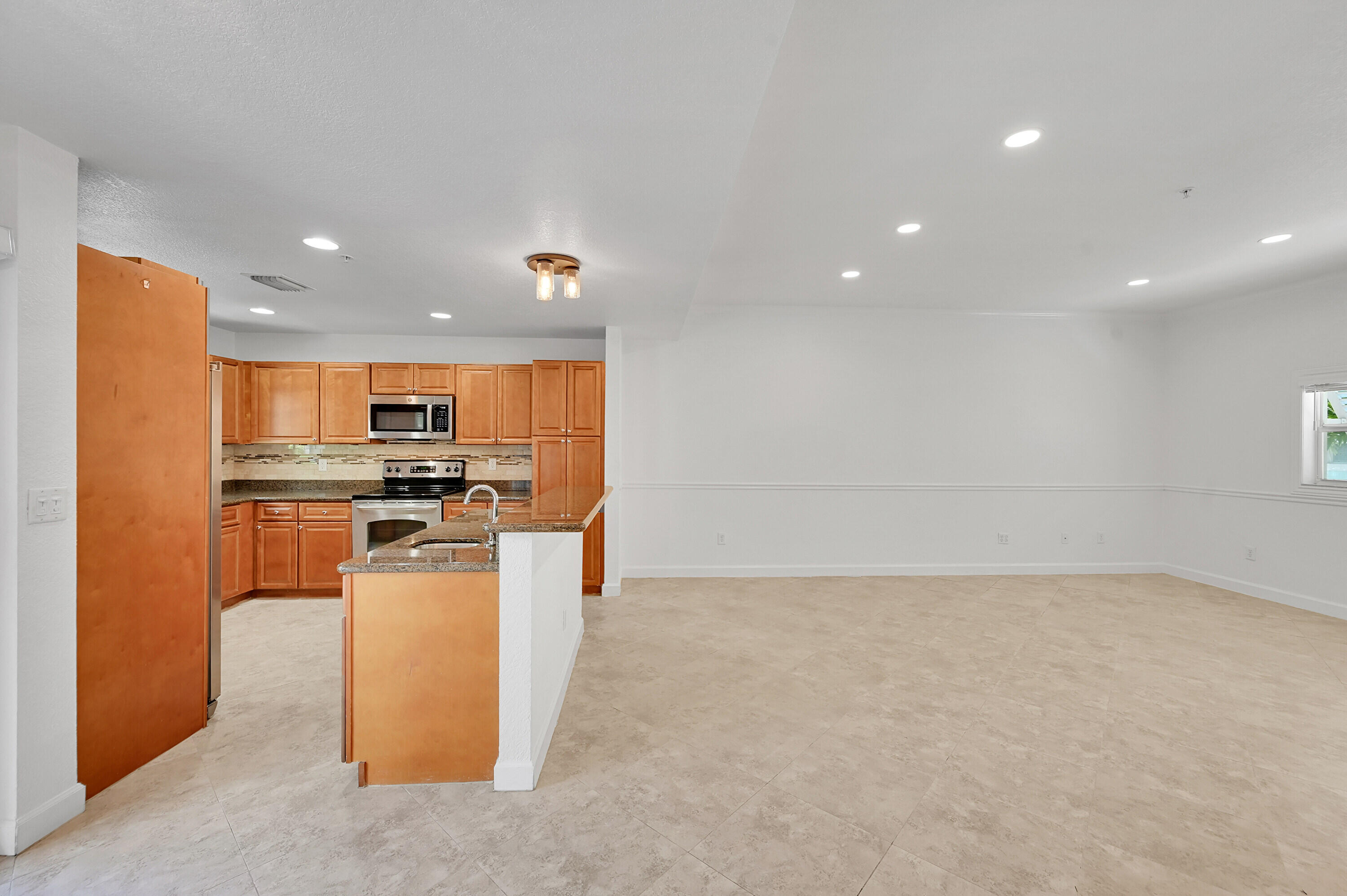 453 NE 1ST Street