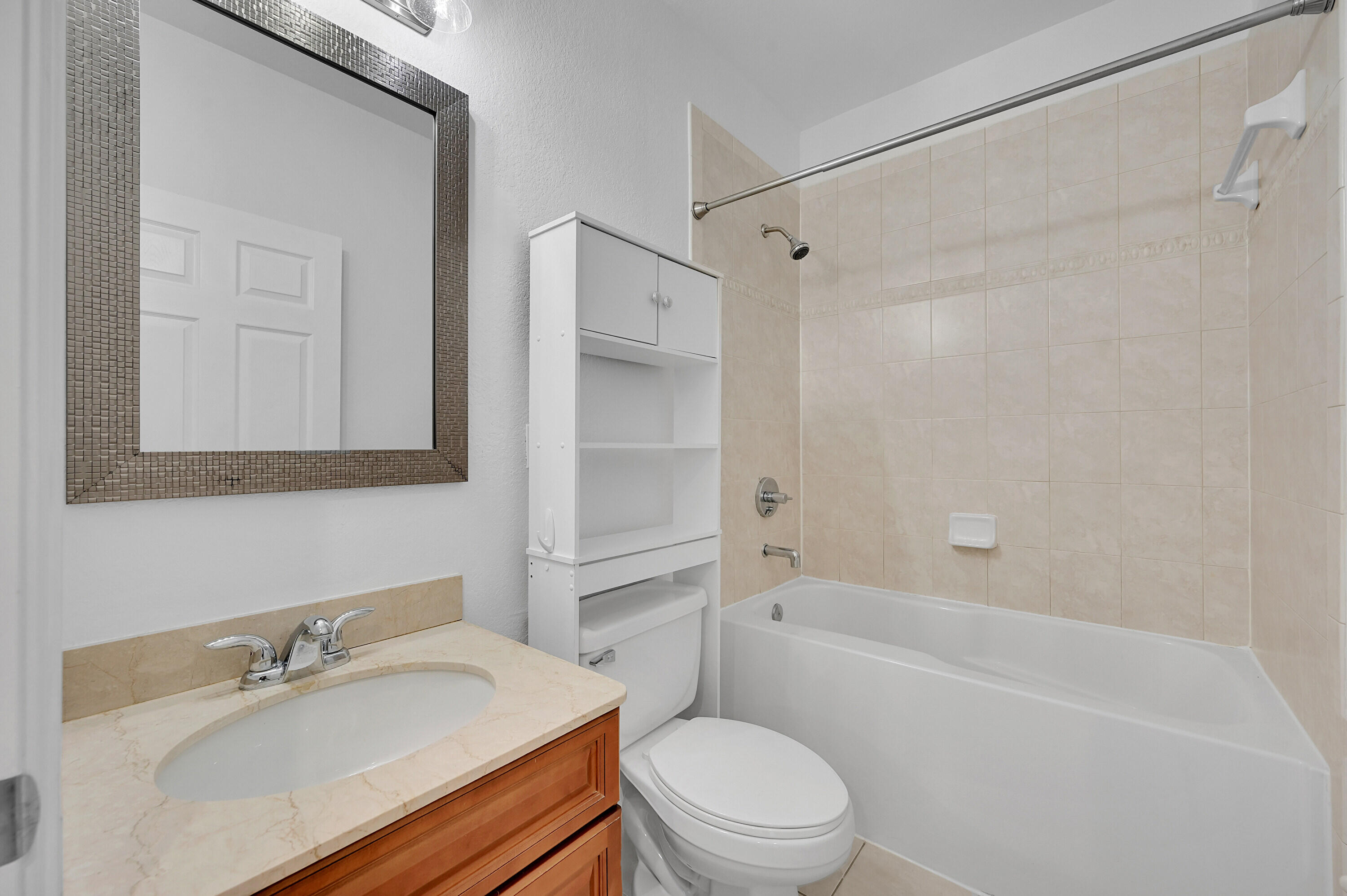 453 NE 1ST Street