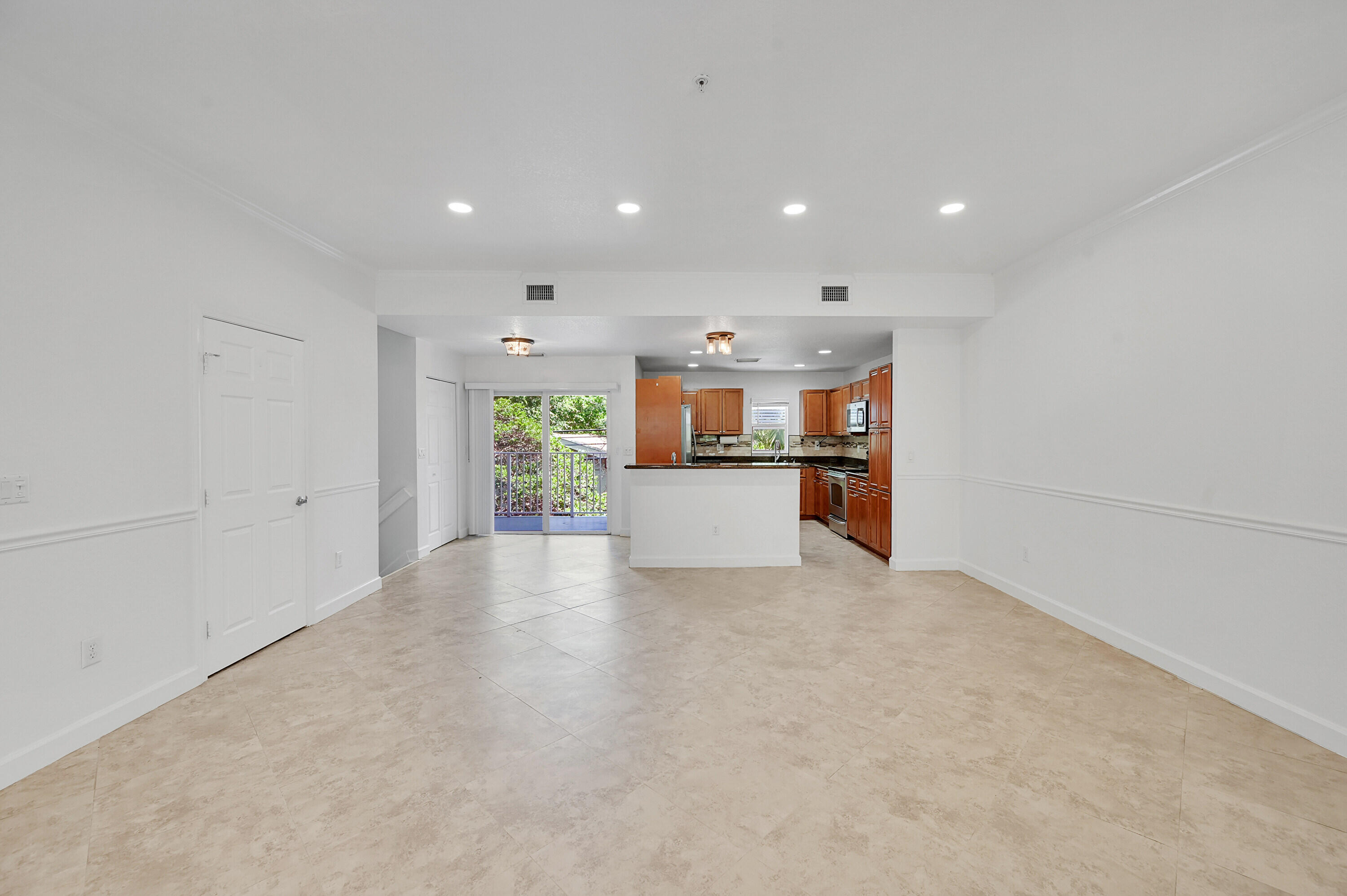453 NE 1ST Street