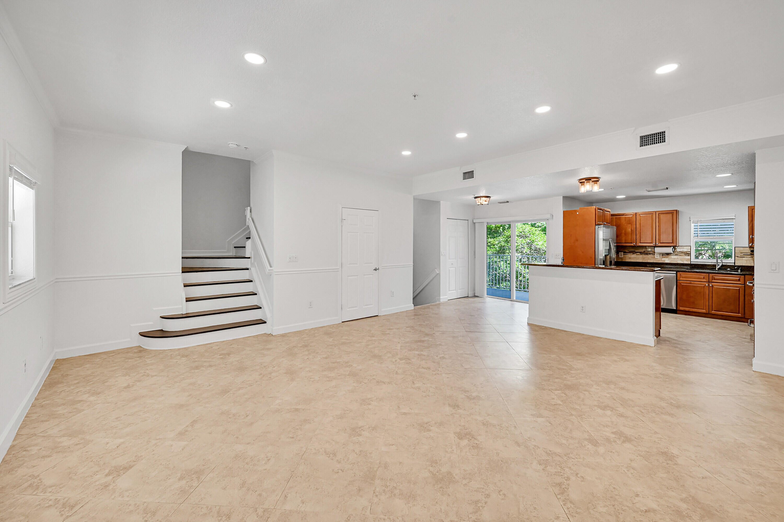 453 NE 1ST Street