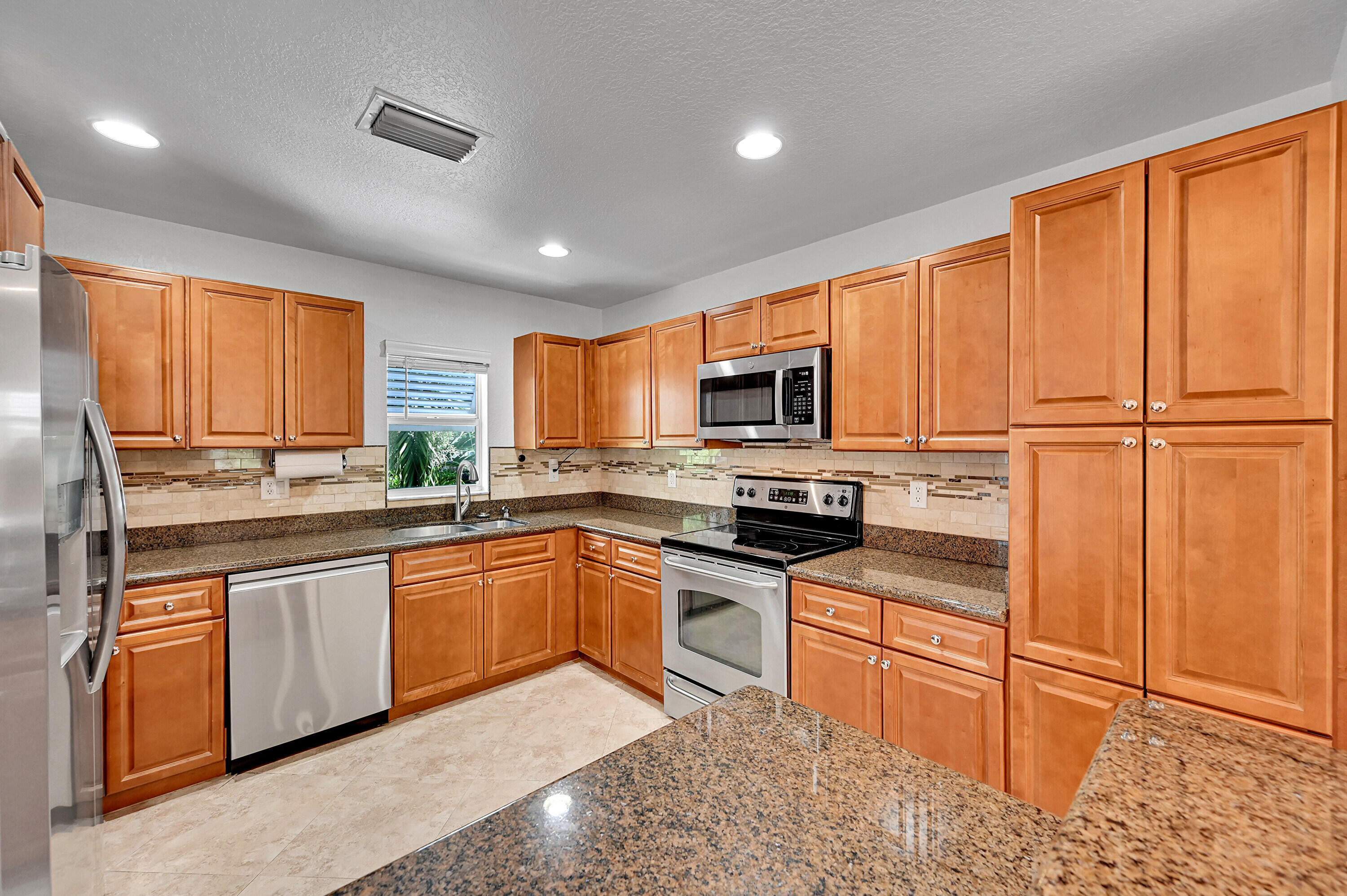 453 NE 1ST Street